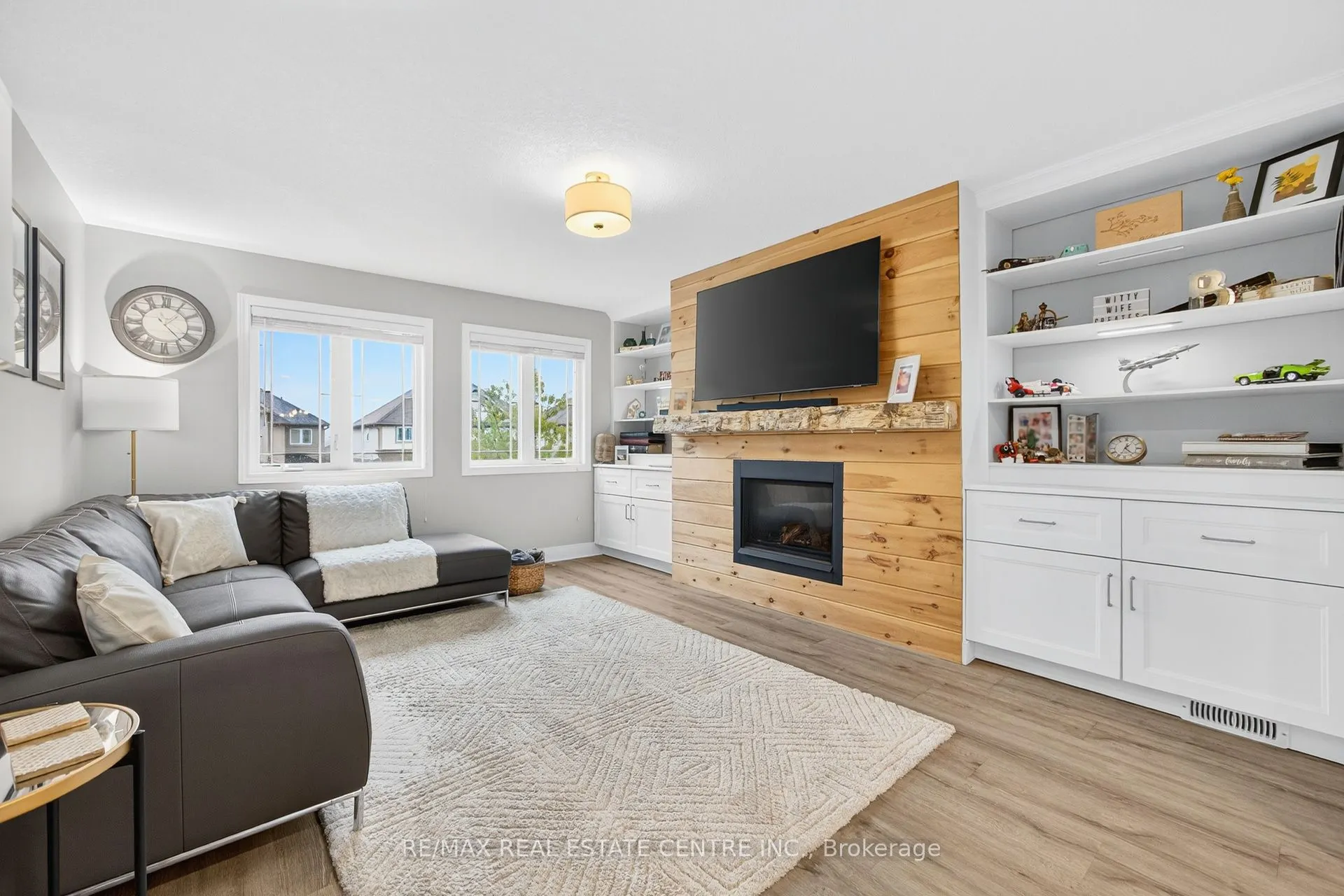 110 OAKES Crescent
