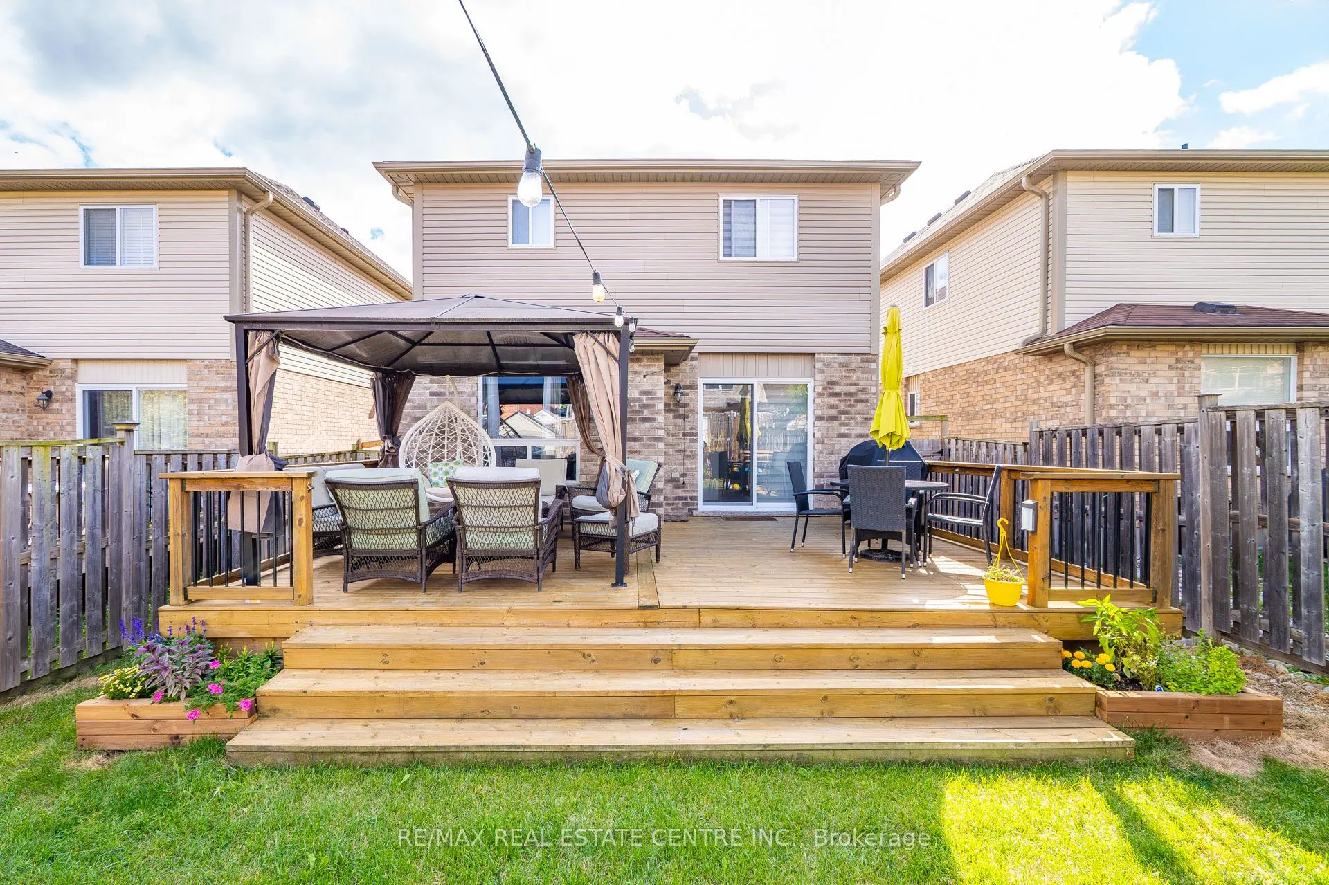 110 OAKES Crescent