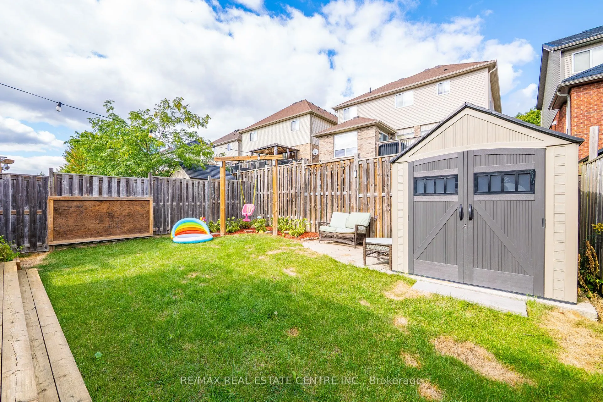 110 OAKES Crescent