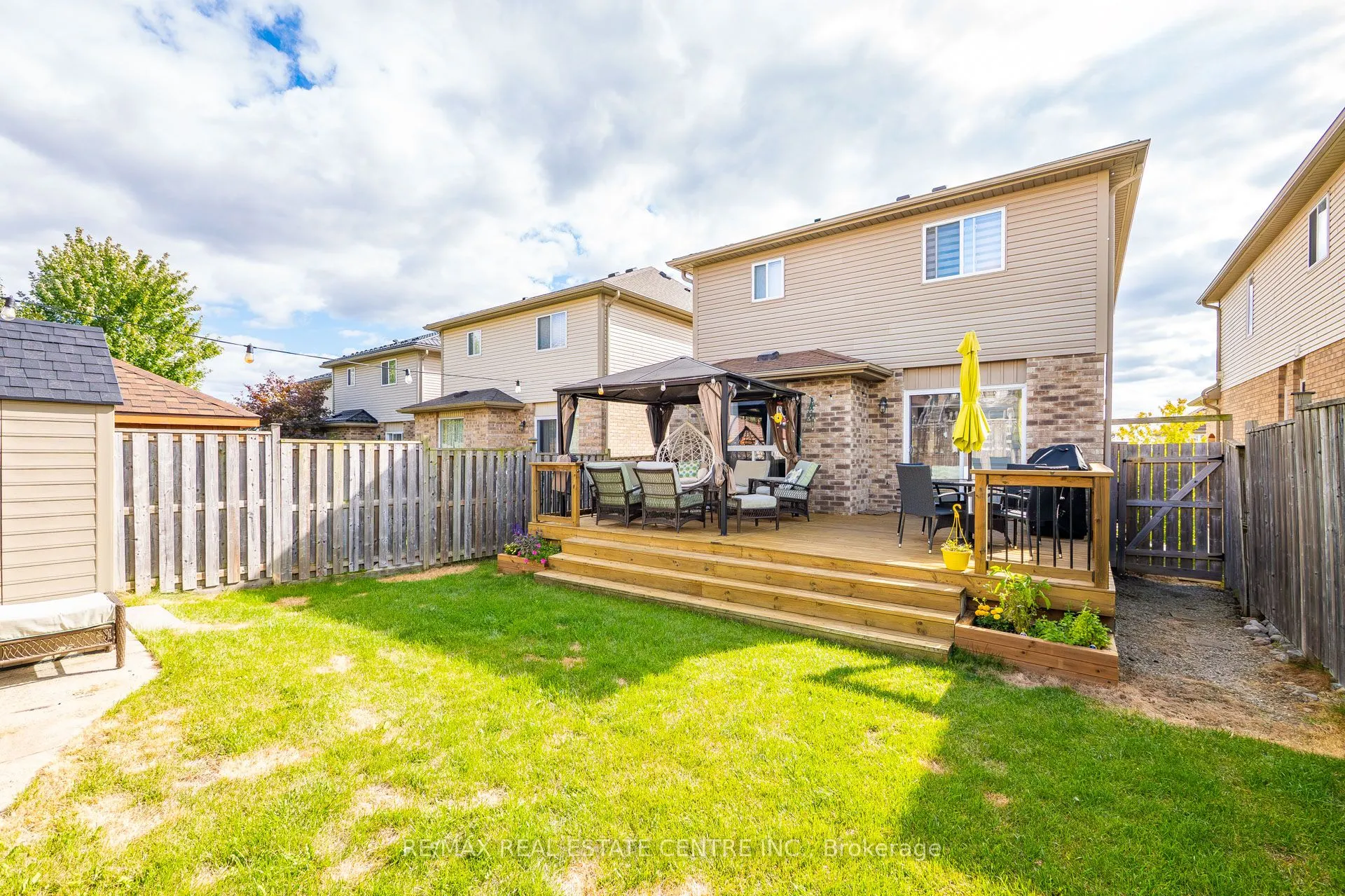 110 OAKES Crescent