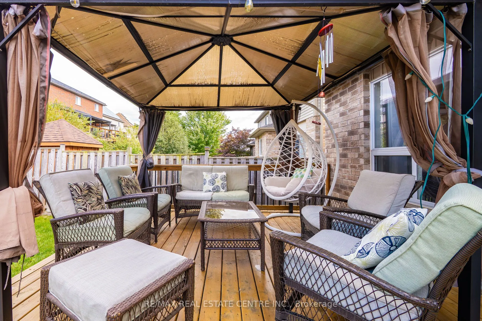 110 OAKES Crescent