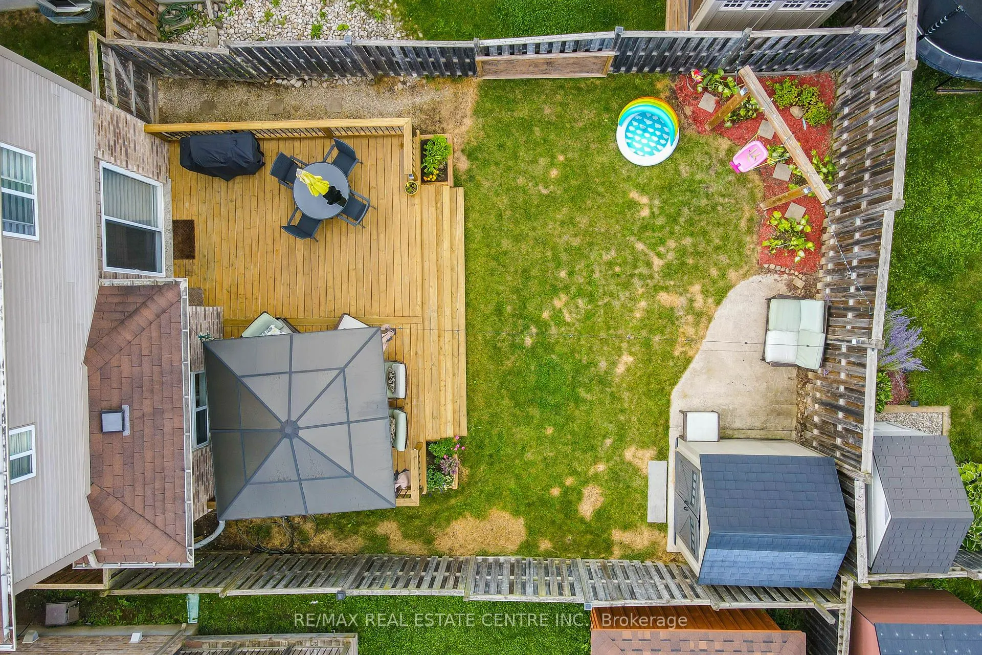 110 OAKES Crescent