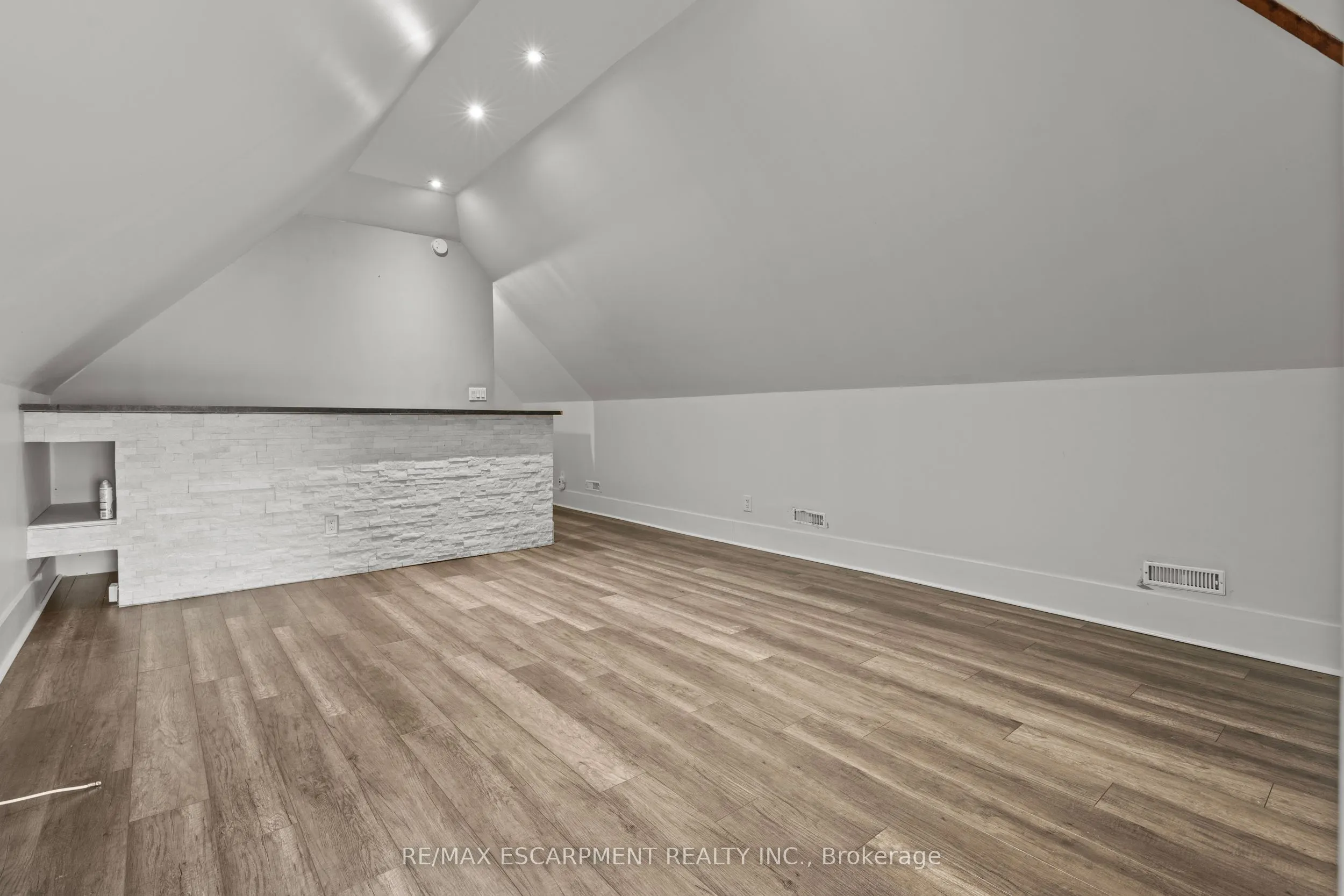 181 West Avenue