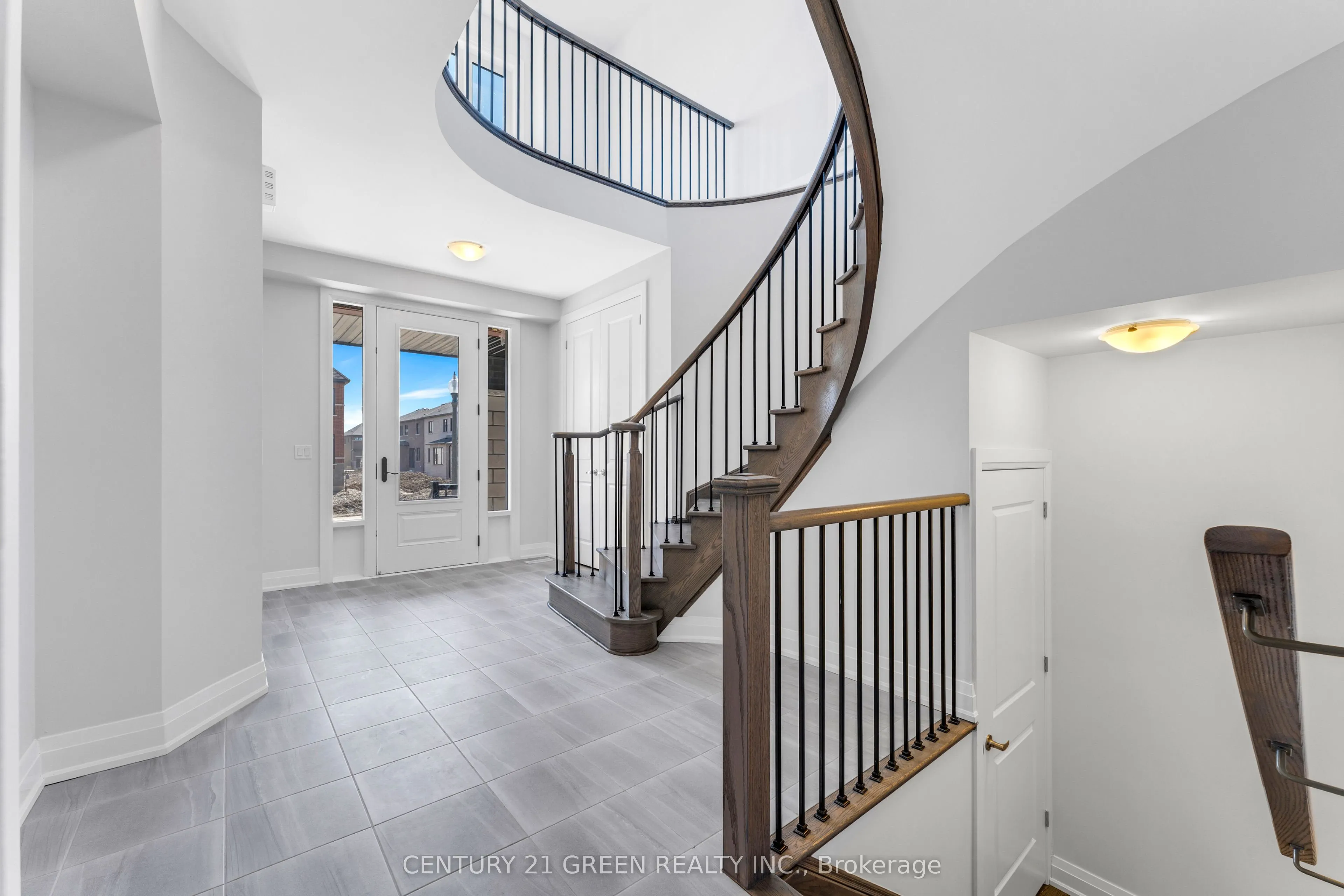 1447 Upper Thames Drive