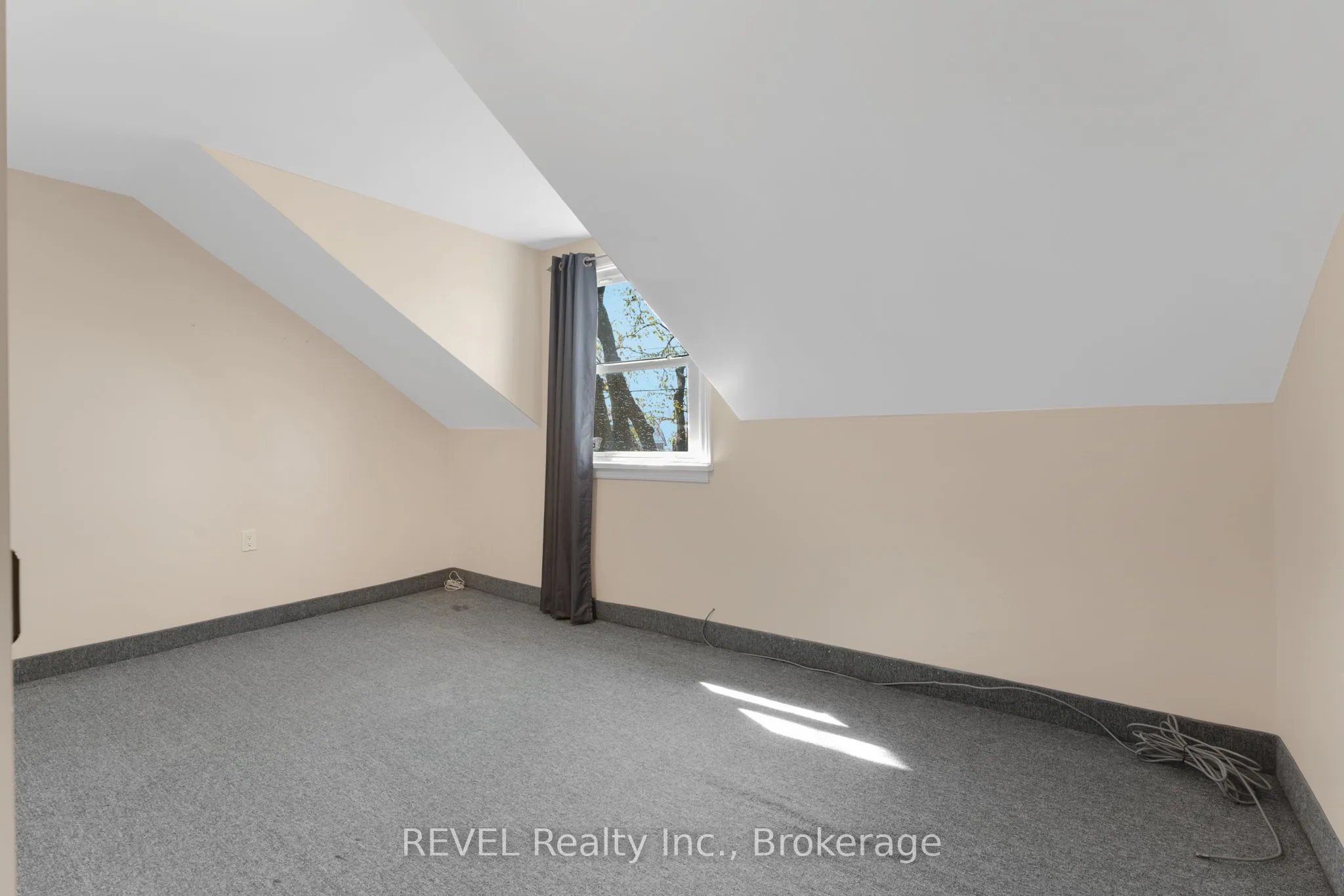 239 Becken Crescent