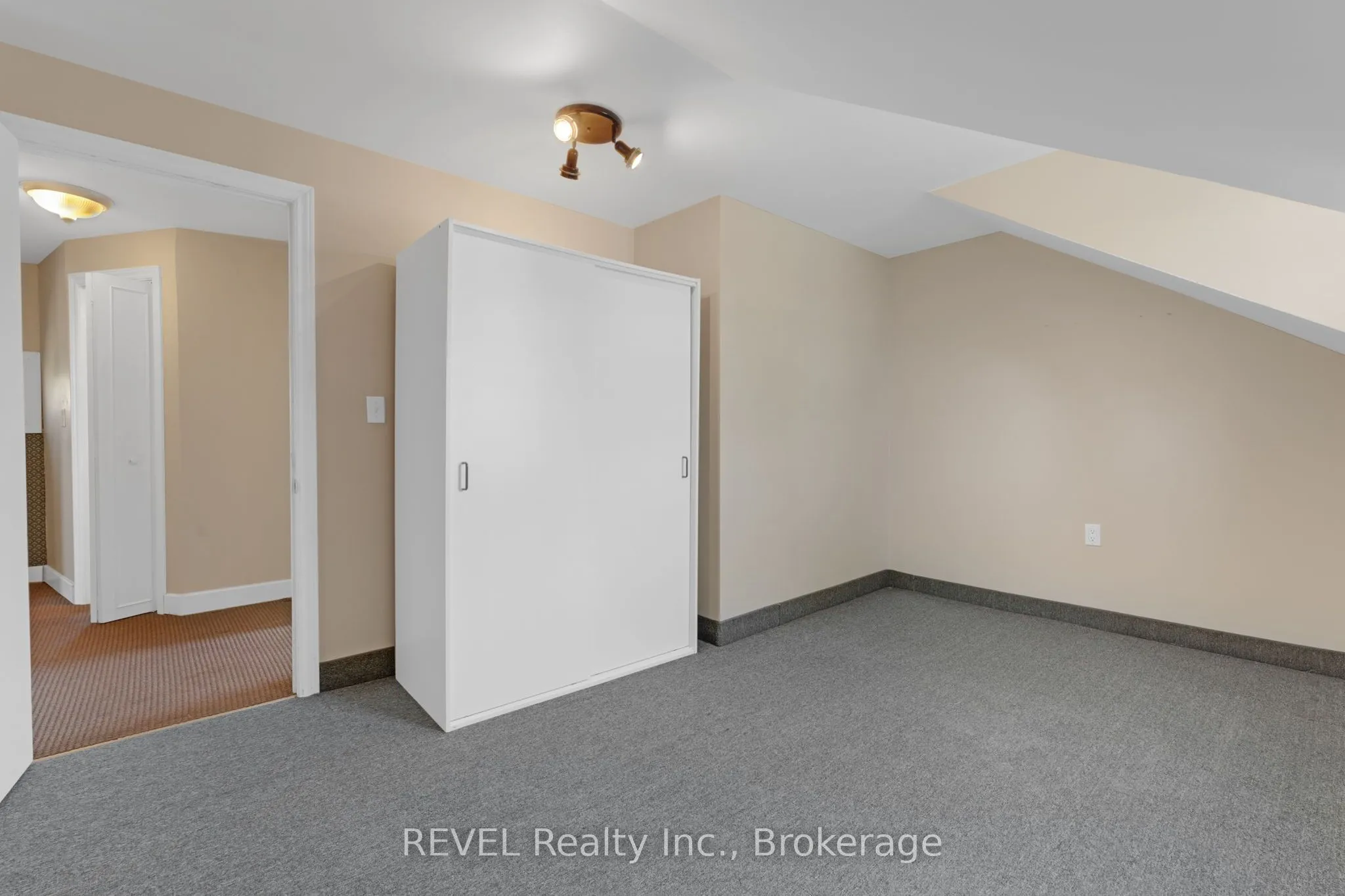 239 Becken Crescent