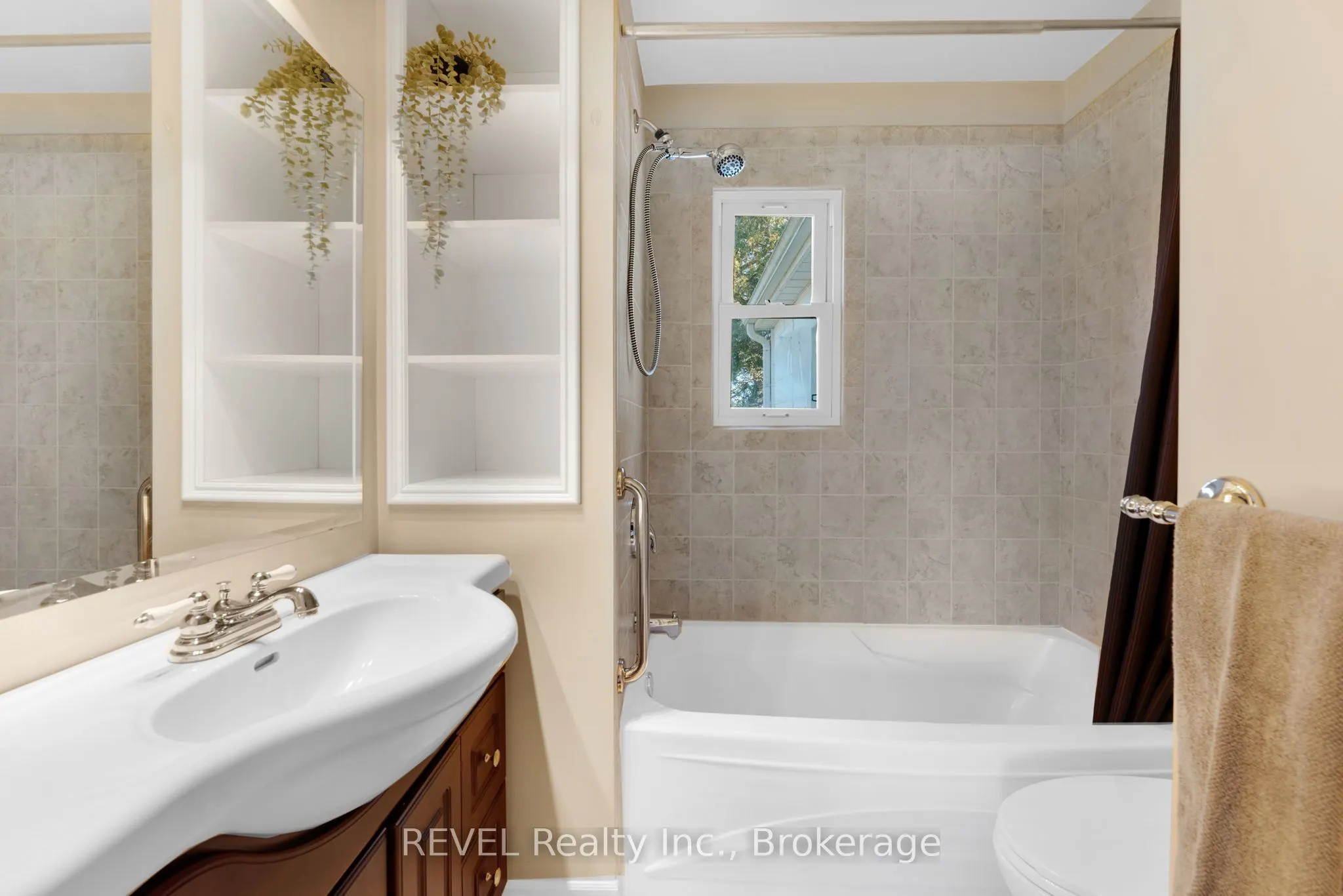 239 Becken Crescent