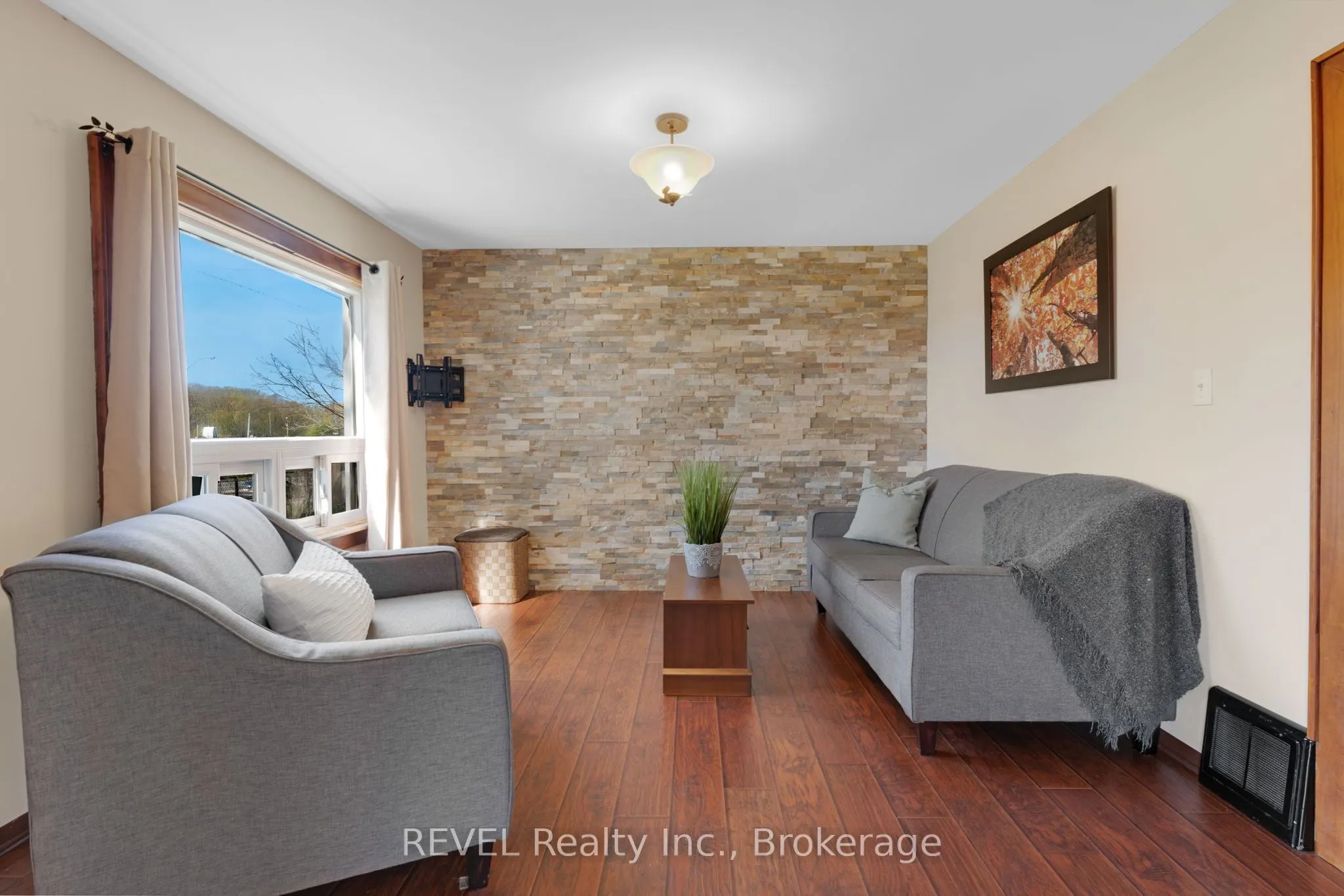 239 Becken Crescent