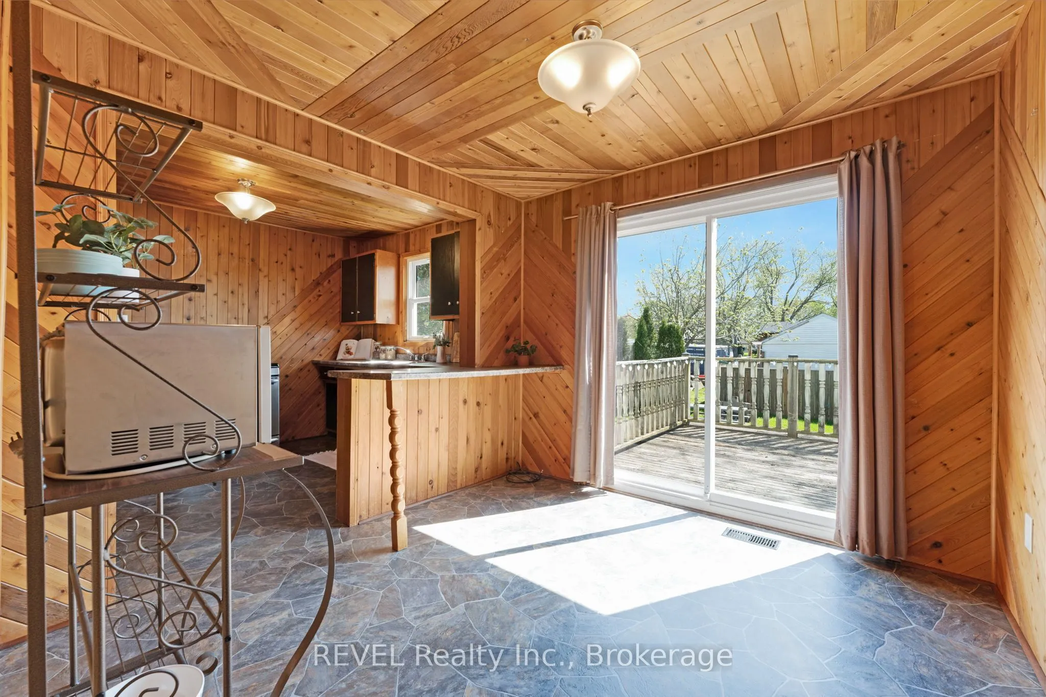 239 Becken Crescent