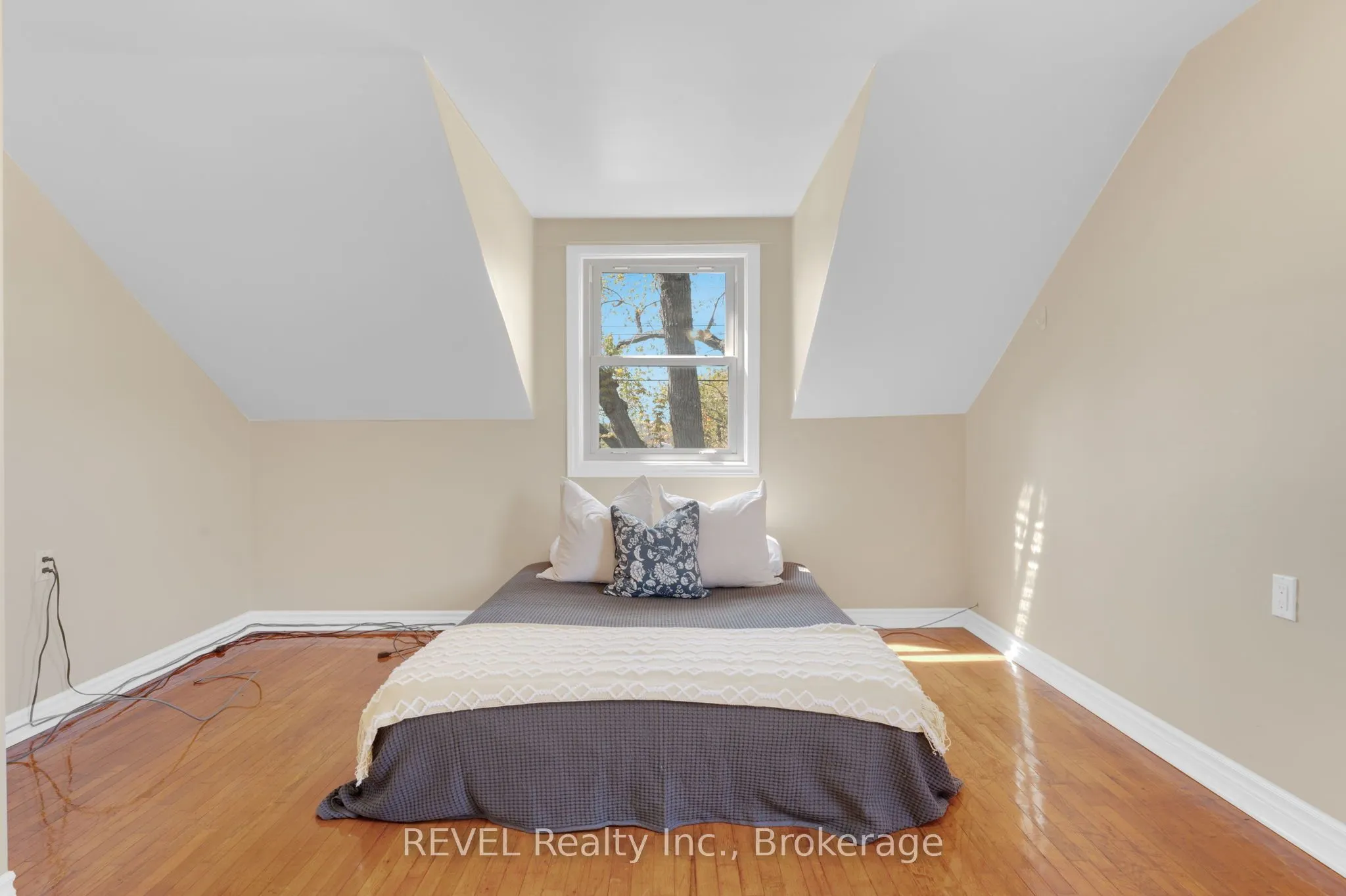 239 Becken Crescent