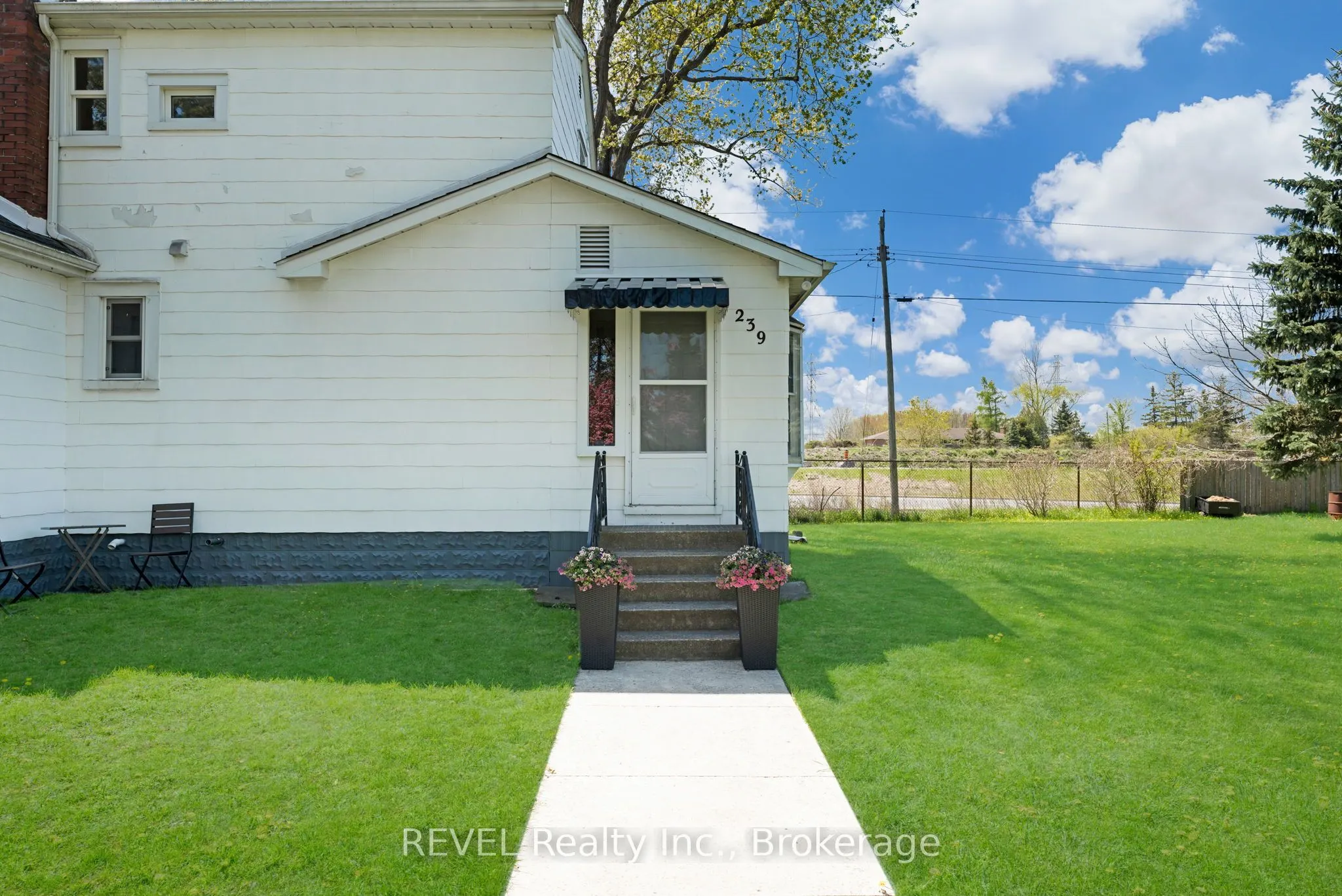 239 Becken Crescent