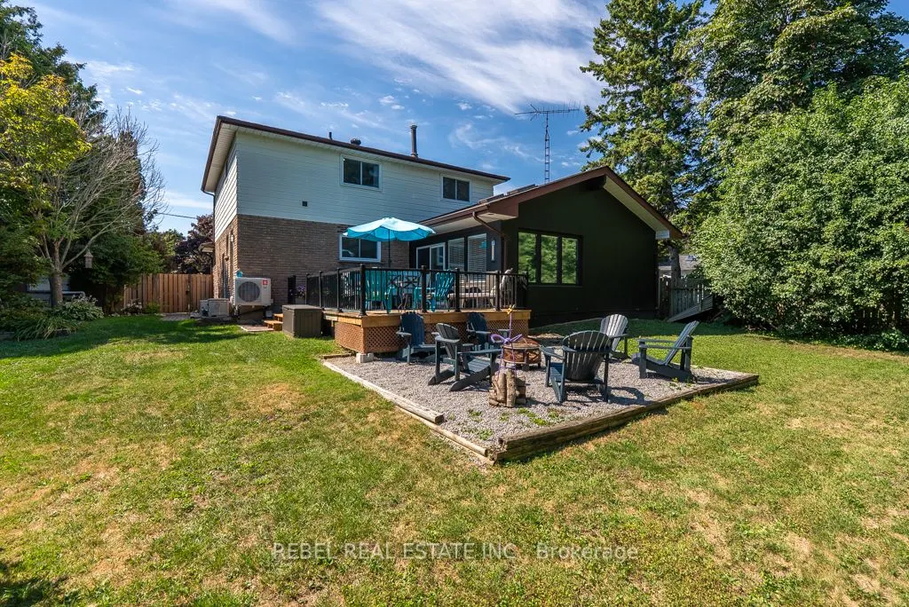 738 Spragge Crescent