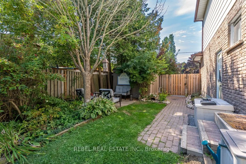 738 Spragge Crescent