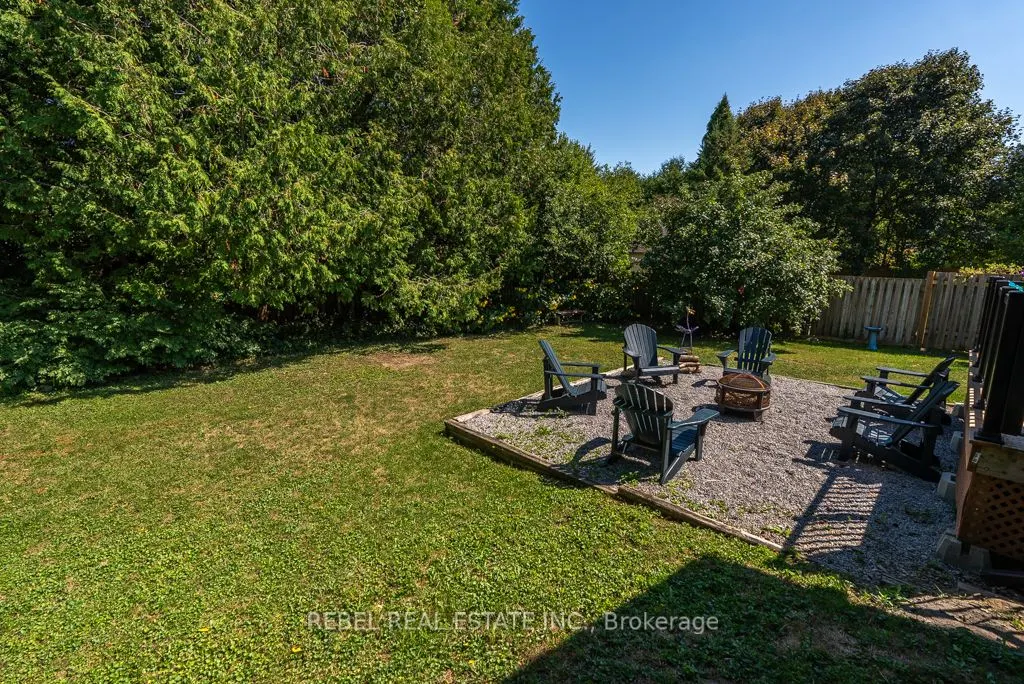738 Spragge Crescent