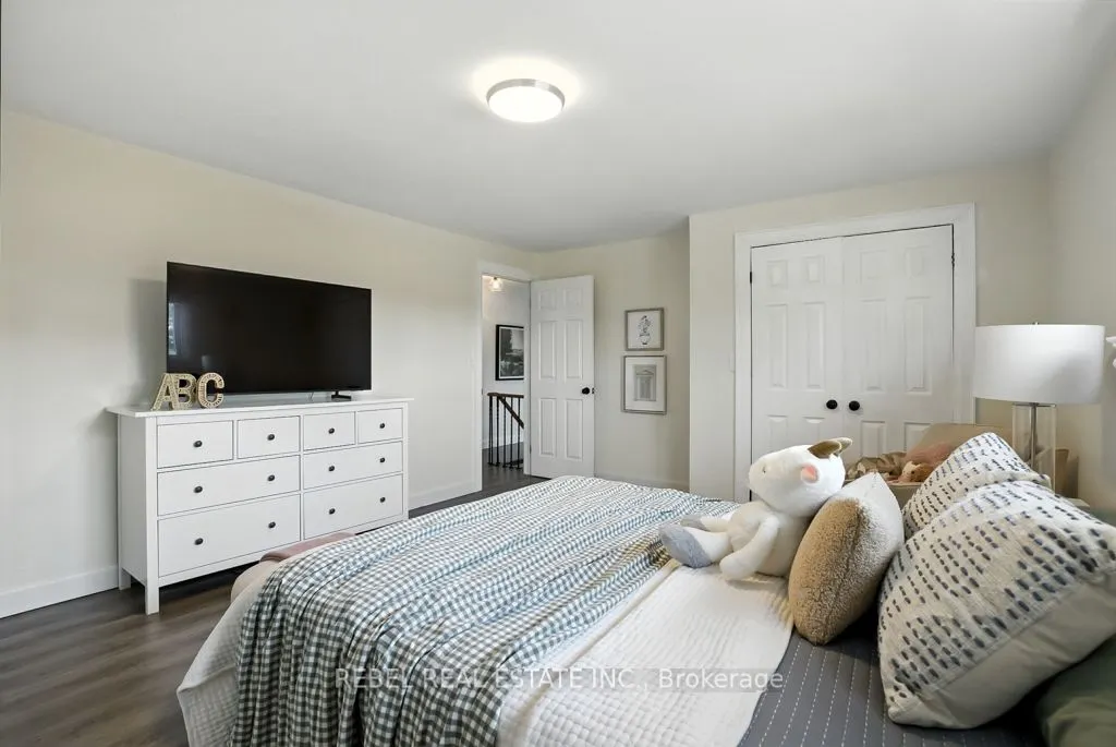738 Spragge Crescent