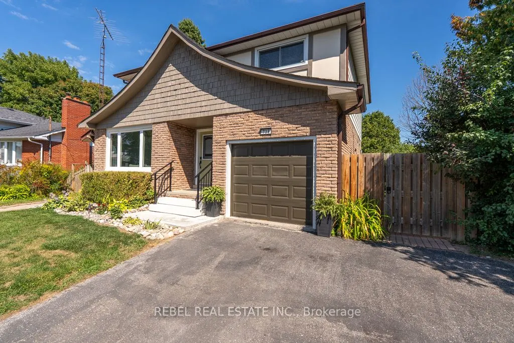 738 Spragge Crescent
