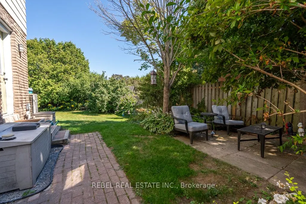738 Spragge Crescent
