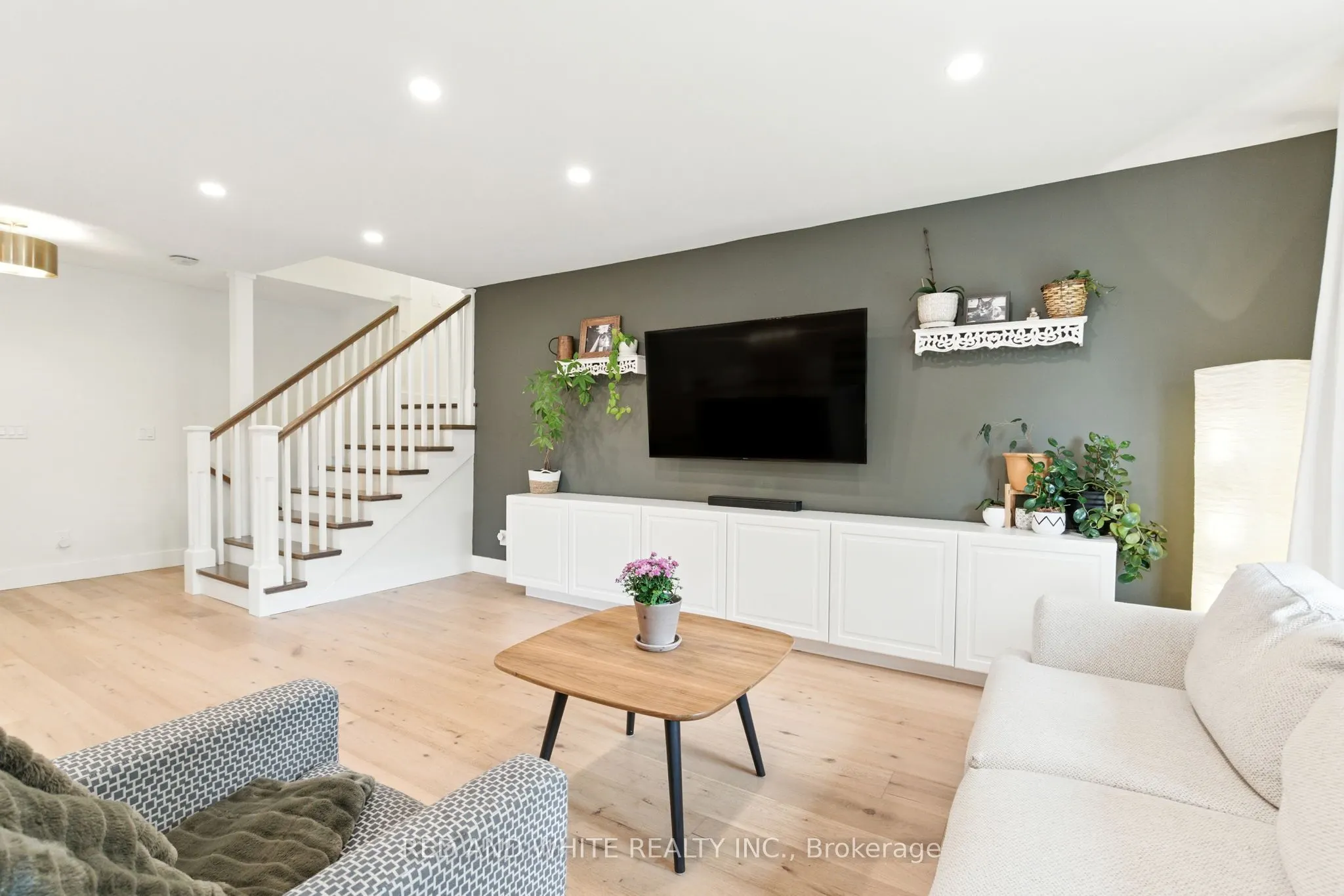 210 Northlake Drive