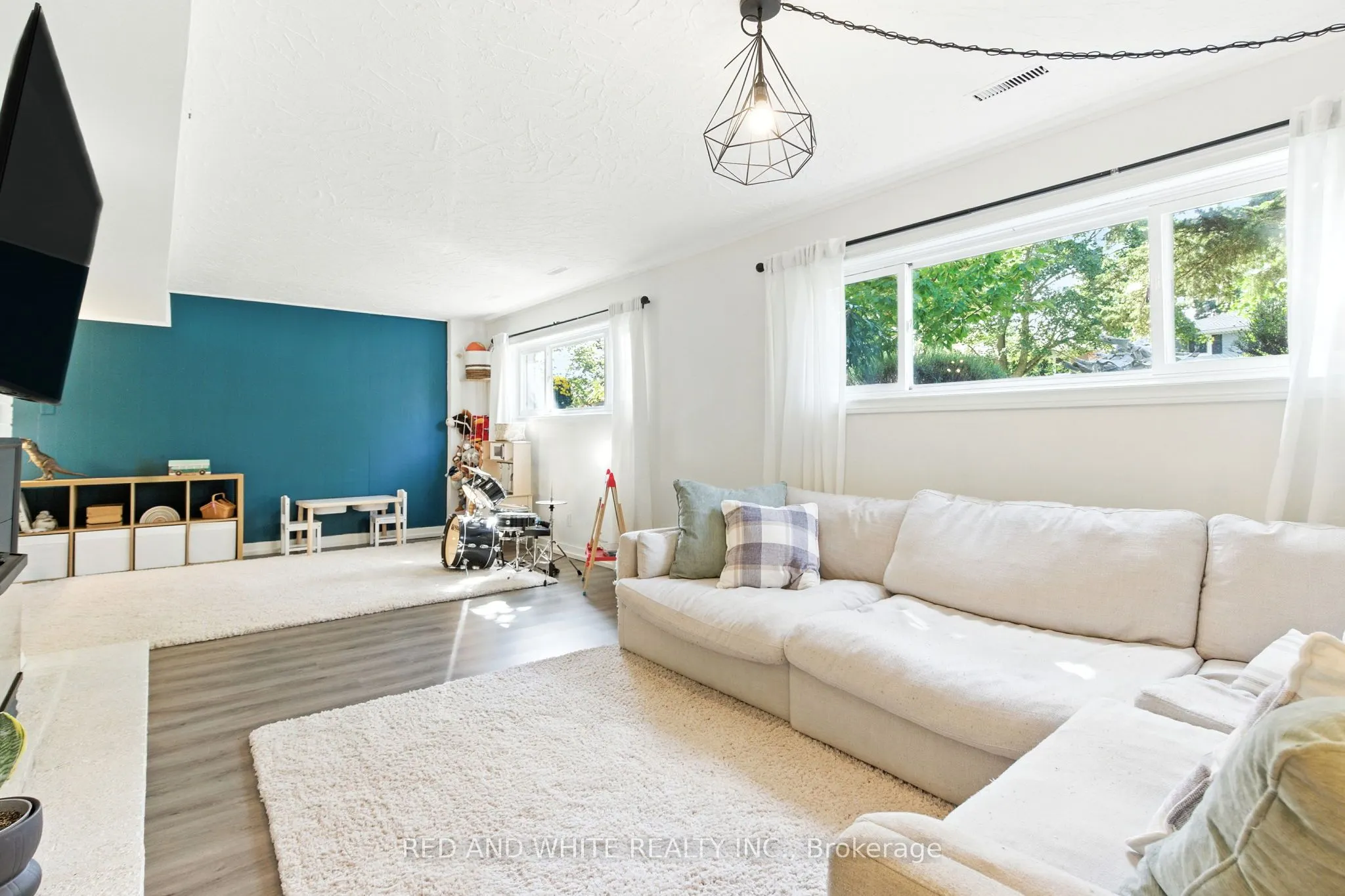 210 Northlake Drive