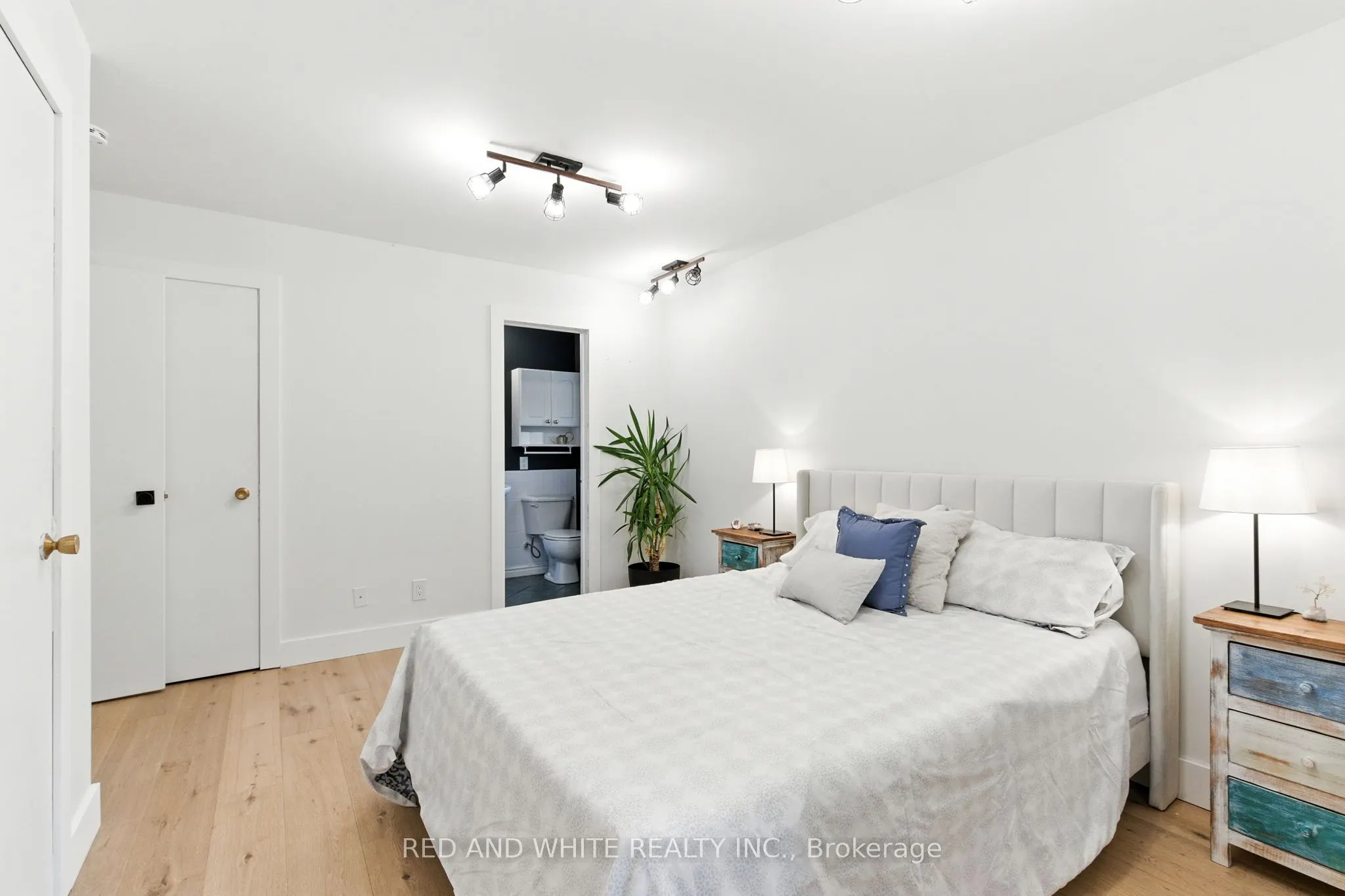 210 Northlake Drive