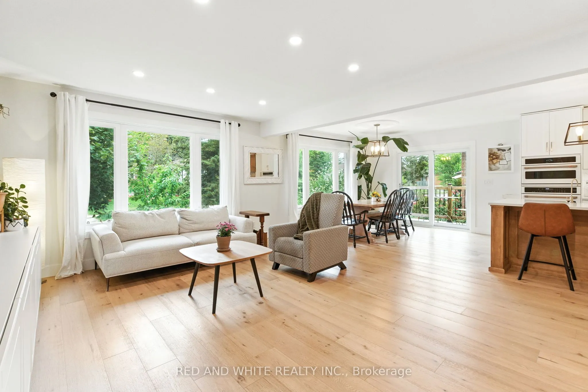 210 Northlake Drive