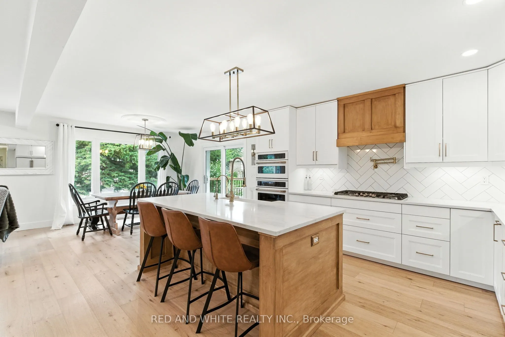 210 Northlake Drive