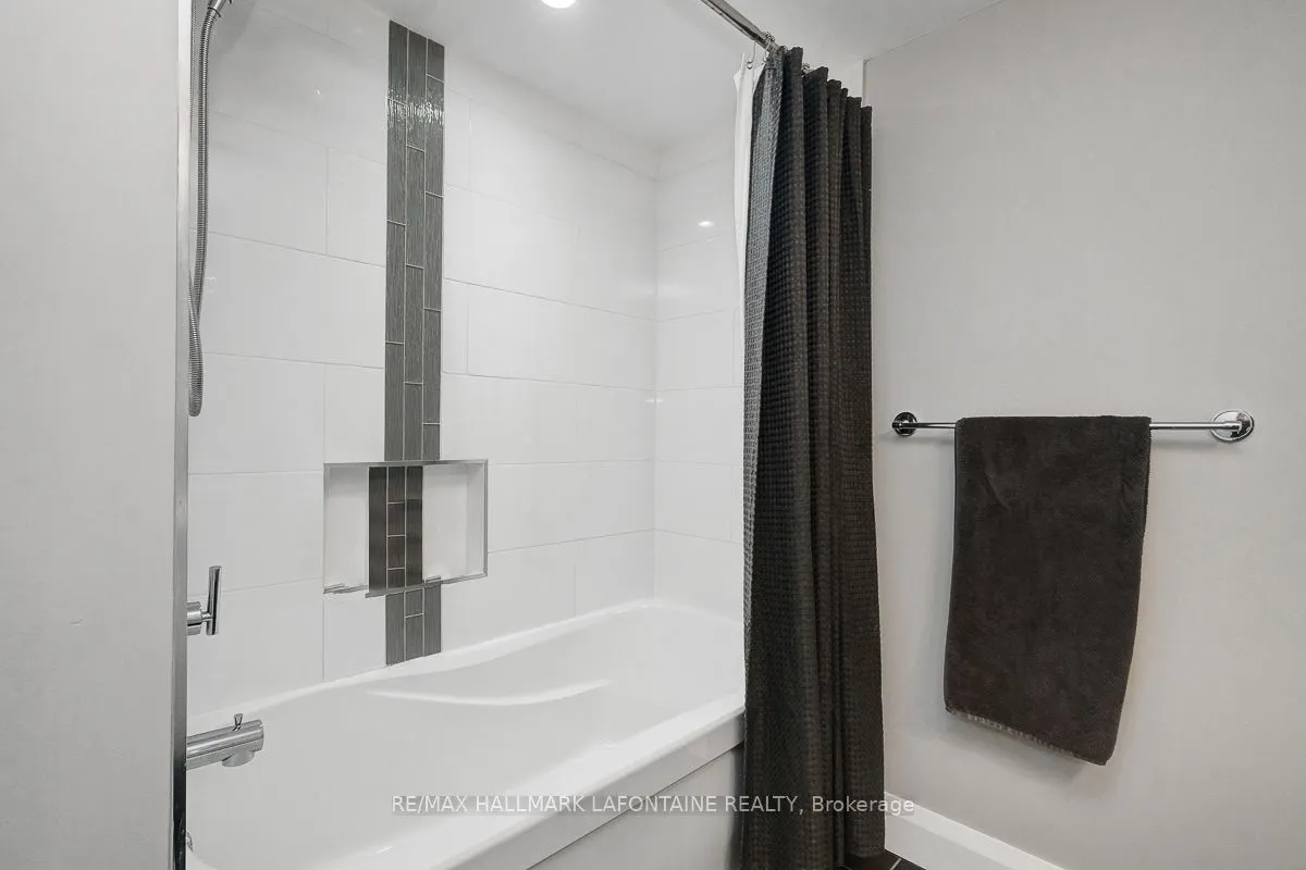475 Laurier Avenue W, #401