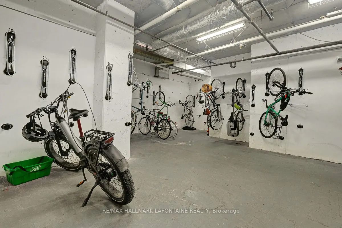 475 Laurier Avenue W, #401