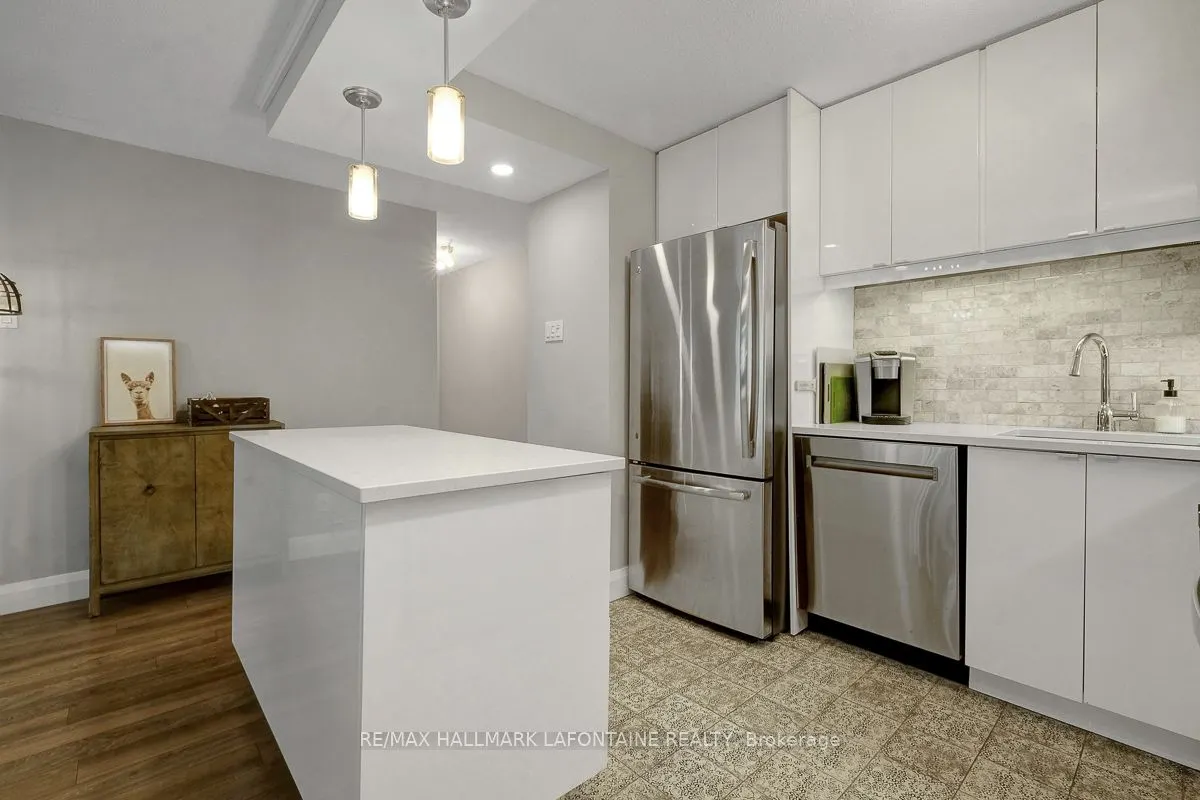 475 Laurier Avenue W, #401