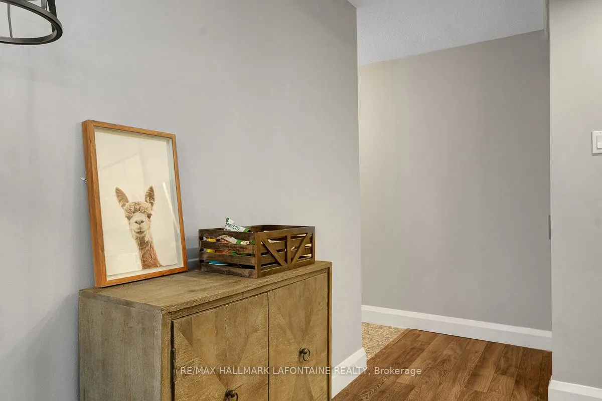 475 Laurier Avenue W, #401