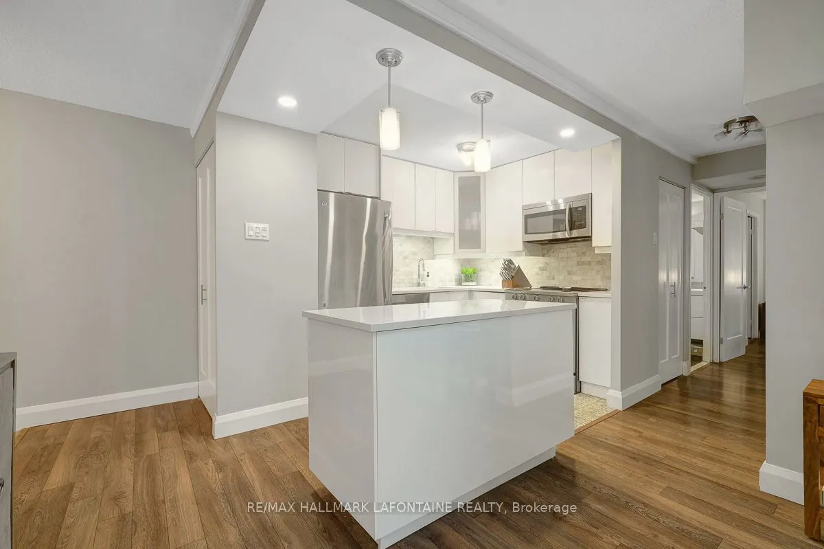 475 Laurier Avenue W, #401