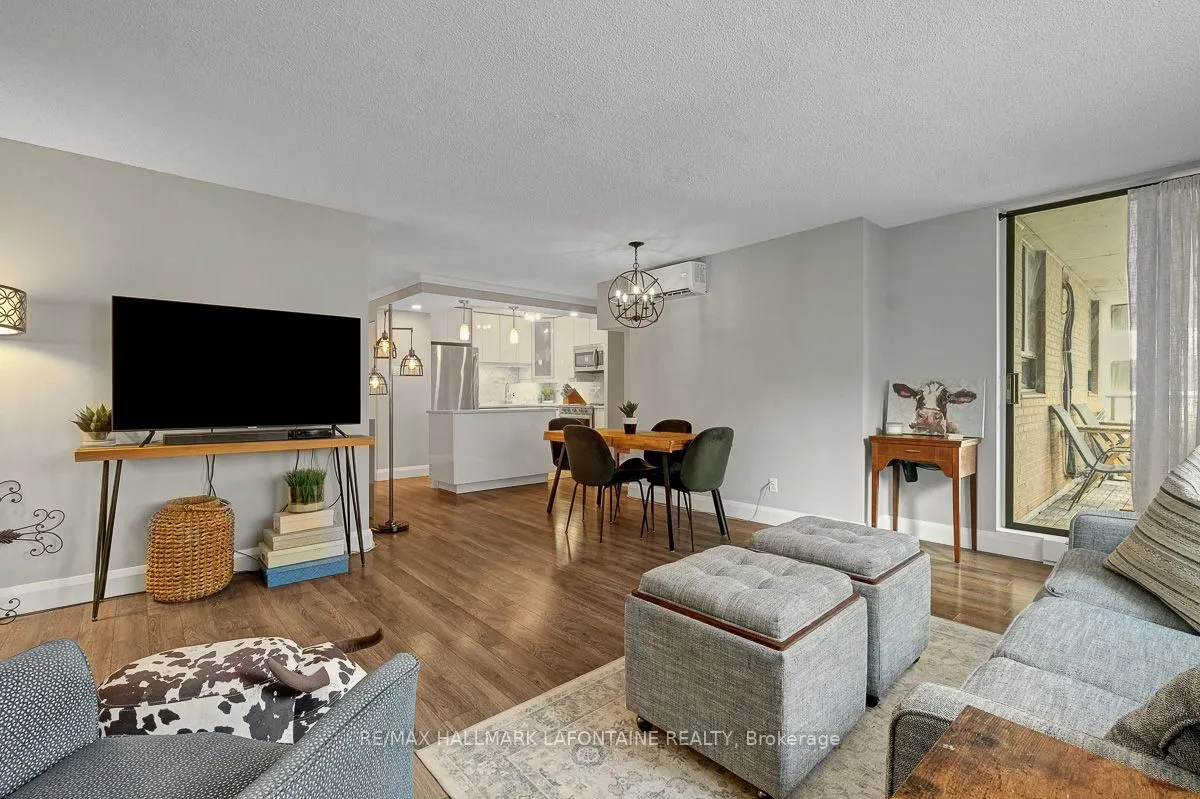 475 Laurier Avenue W, #401