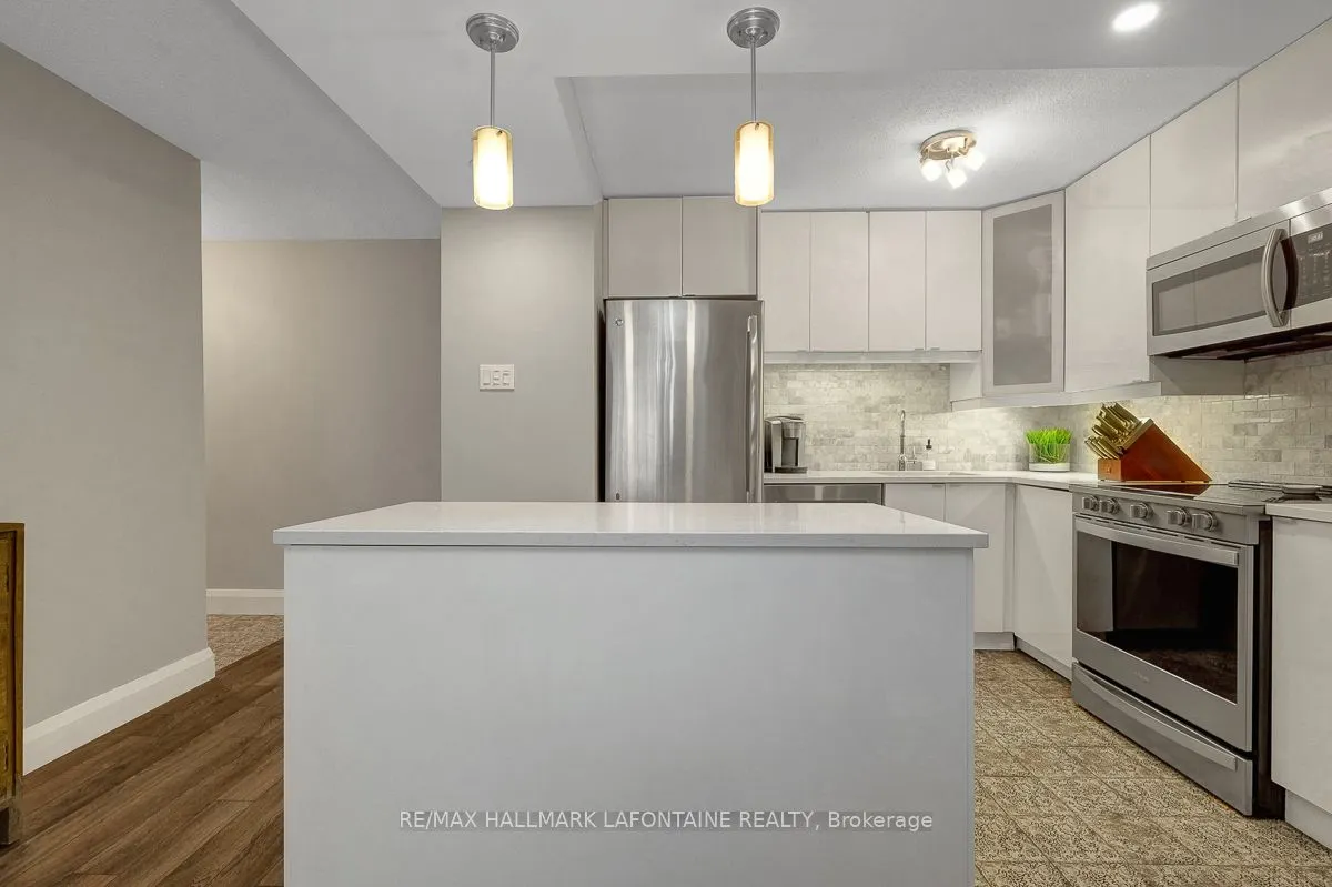 475 Laurier Avenue W, #401