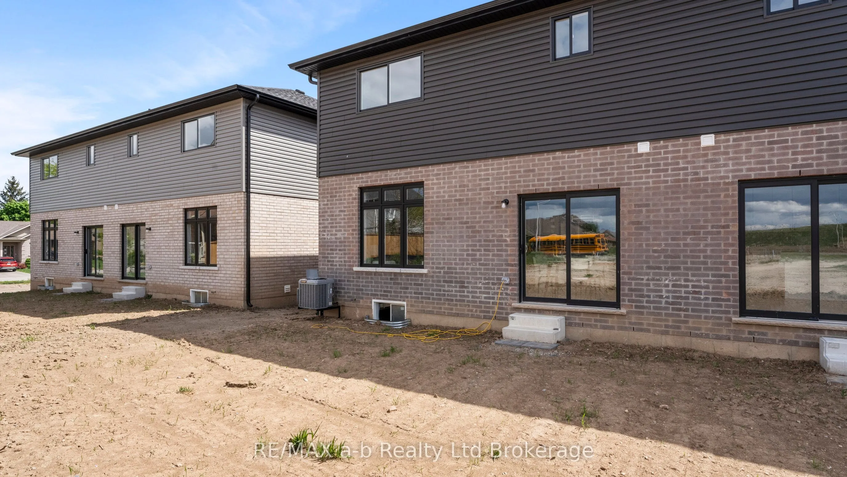 82 CAYLEY Street