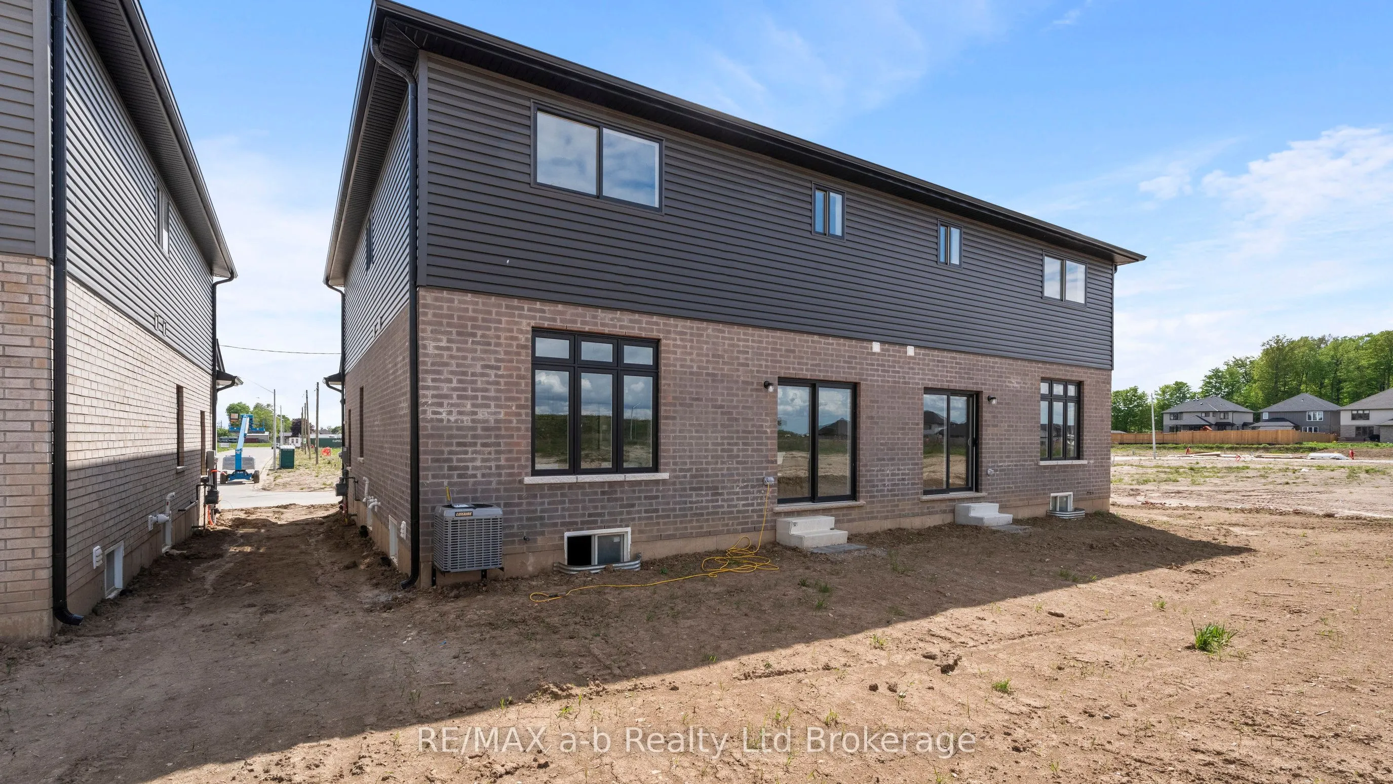 82 CAYLEY Street
