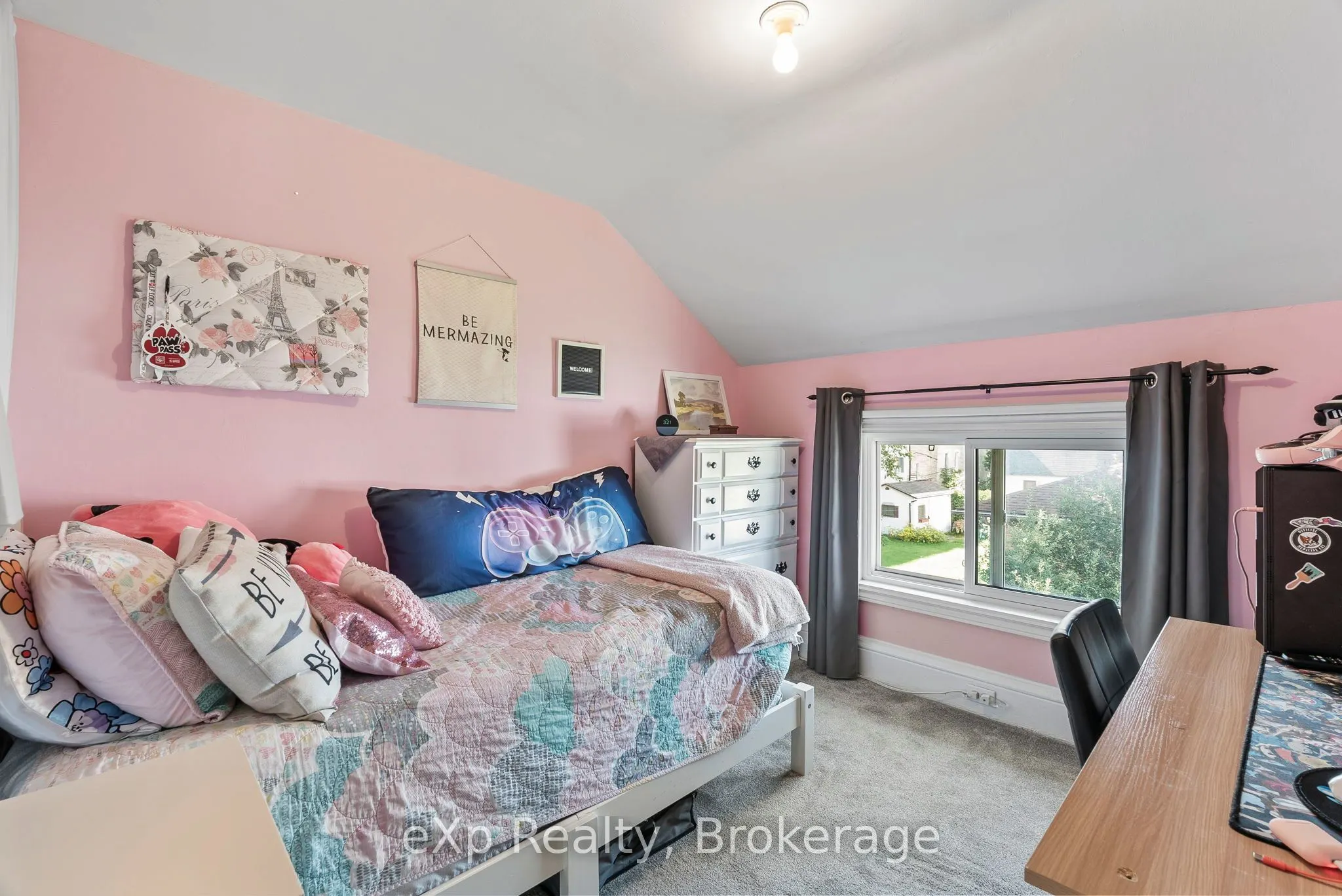 140 KING Street E