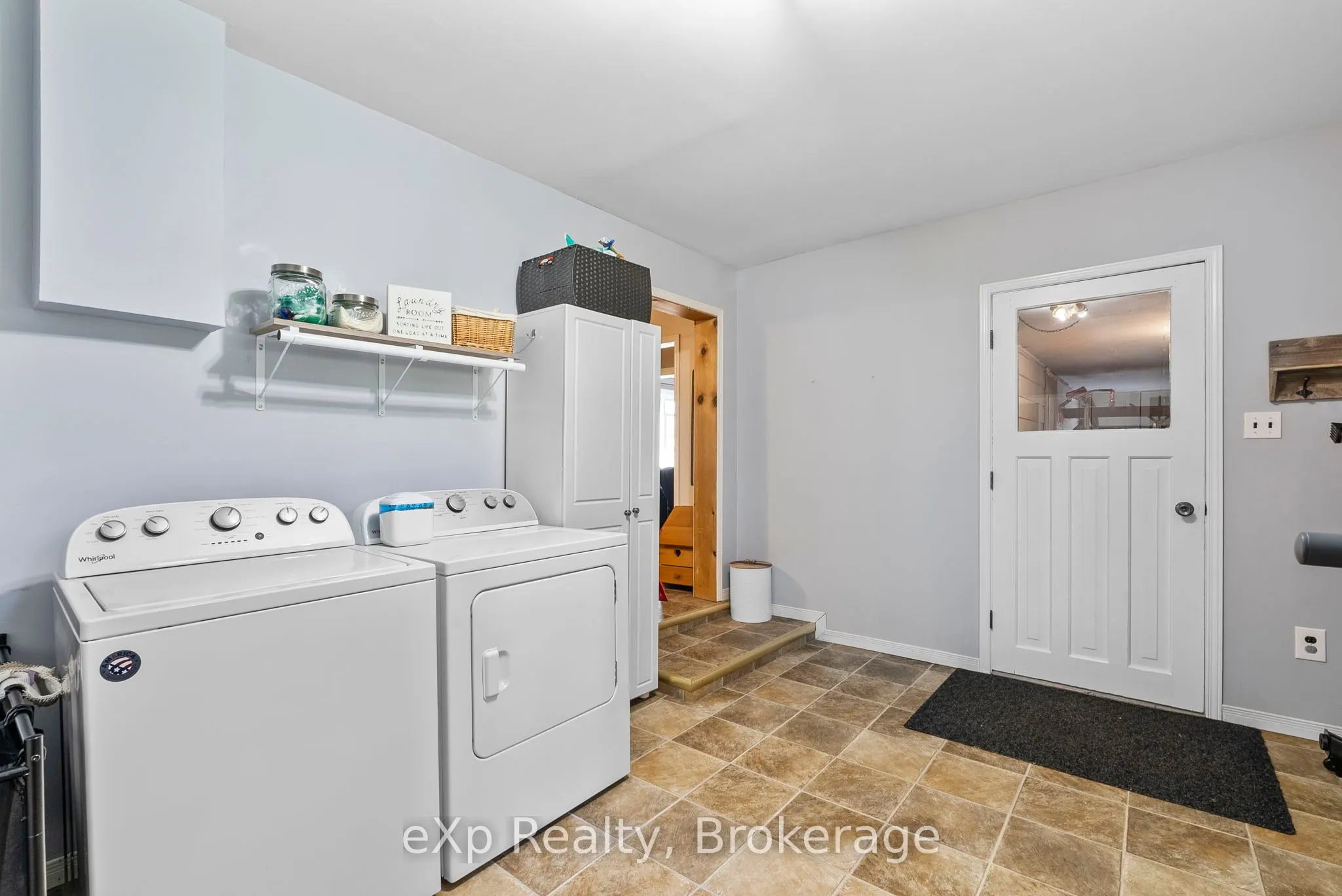 140 KING Street E