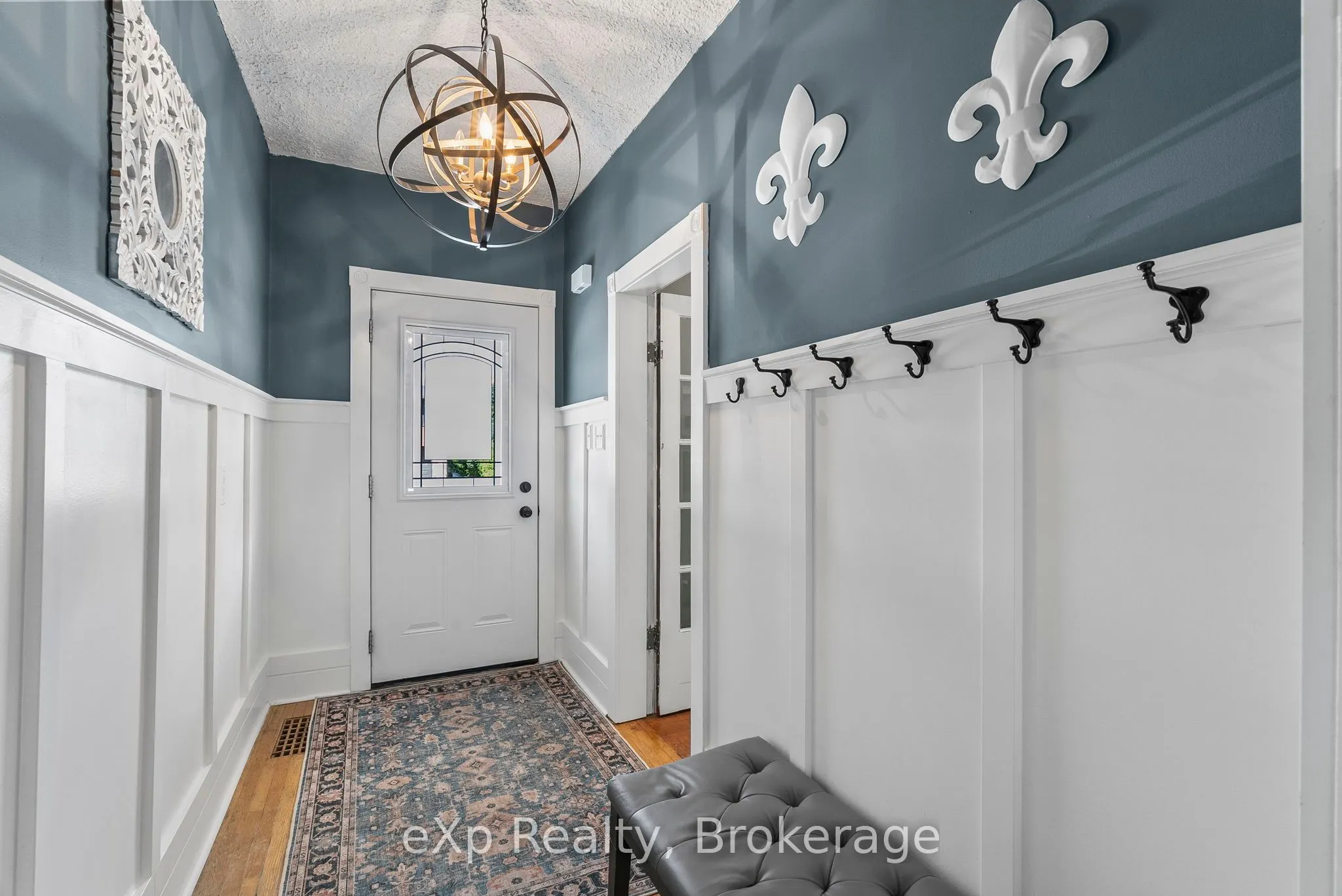 140 KING Street E