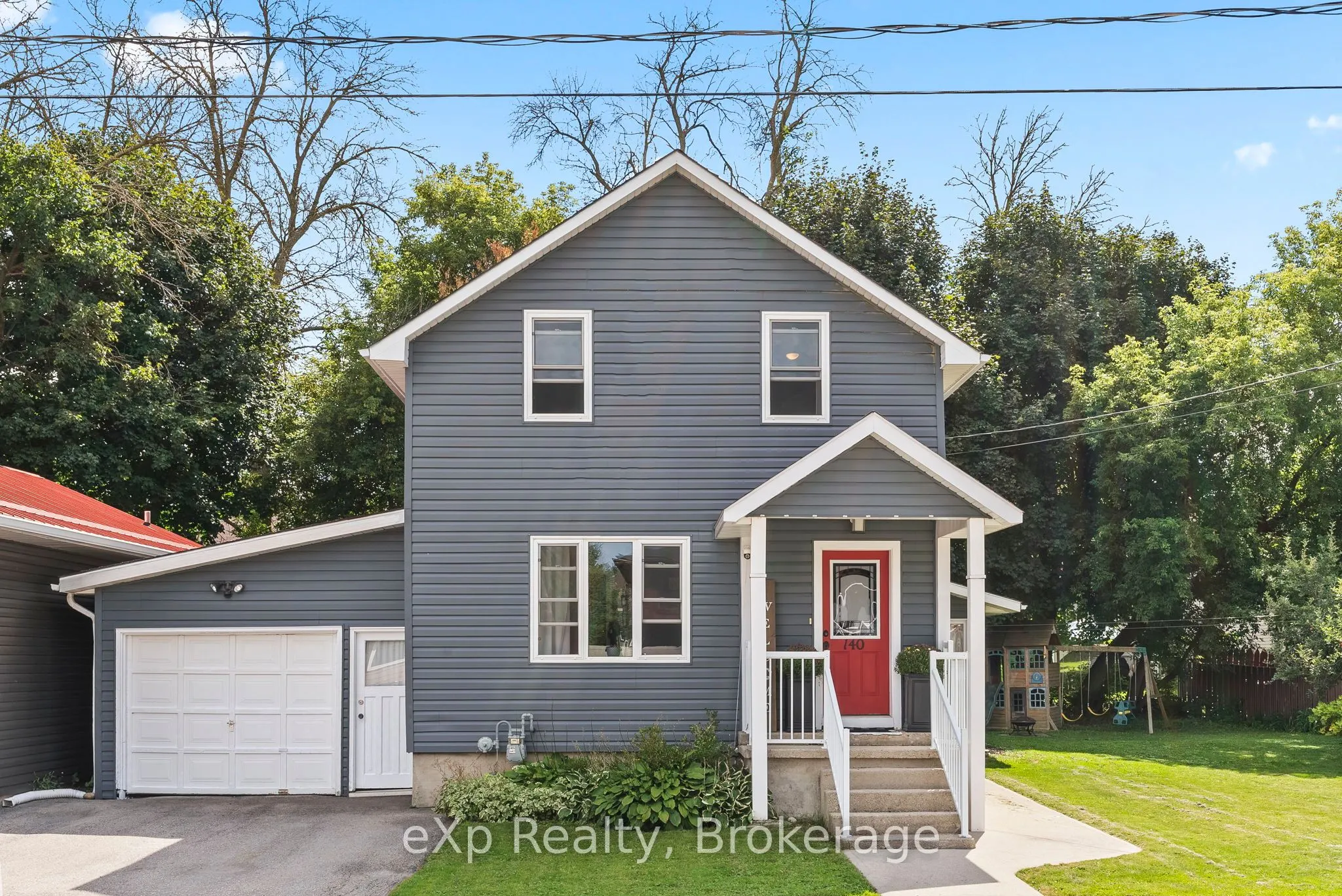140 KING Street E