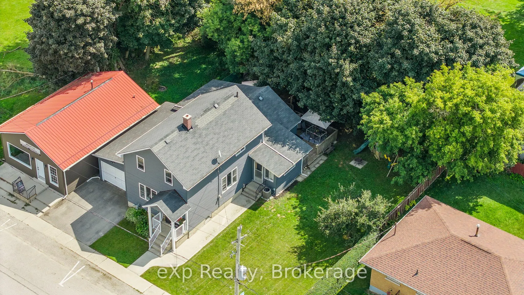 140 KING Street E