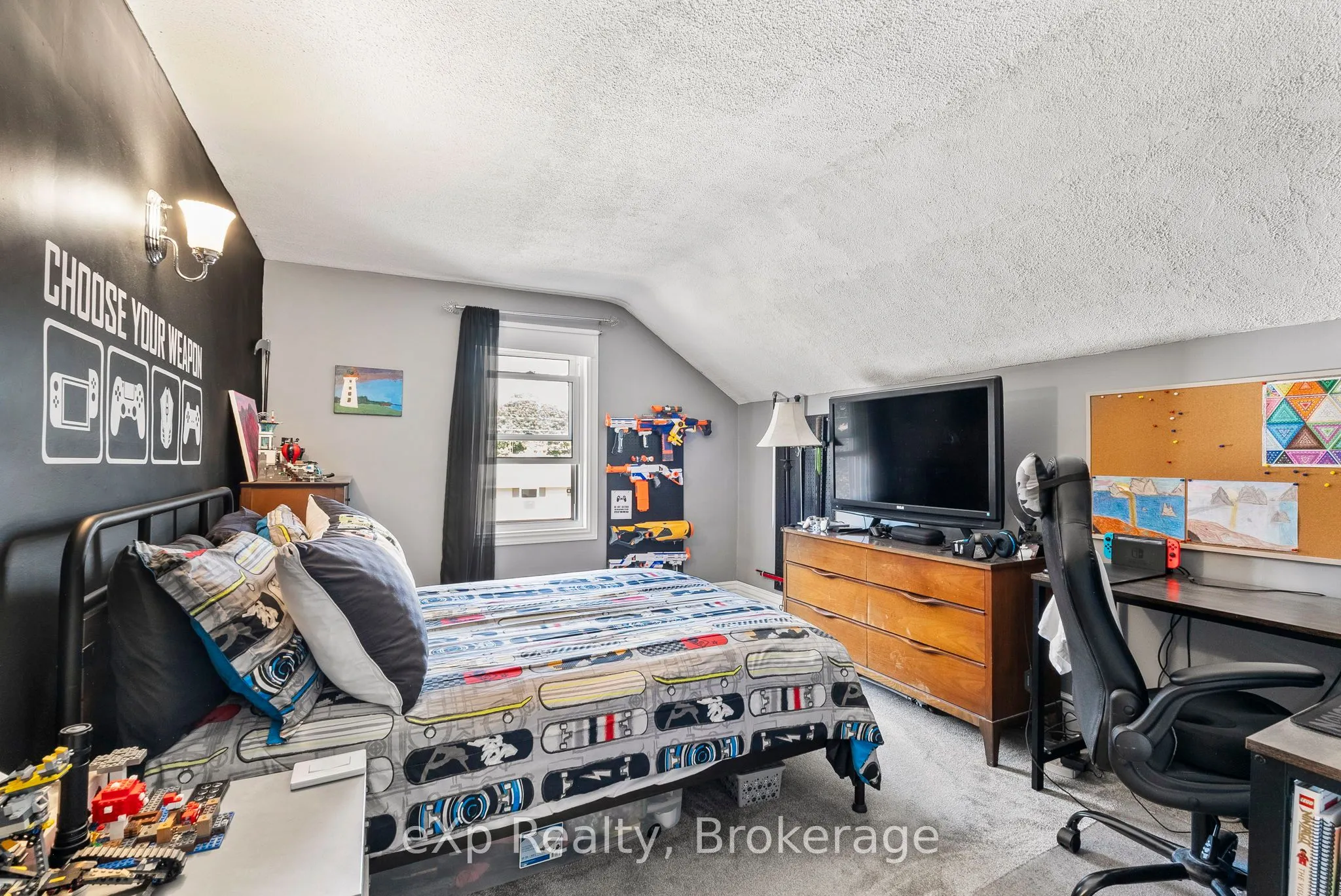 140 KING Street E
