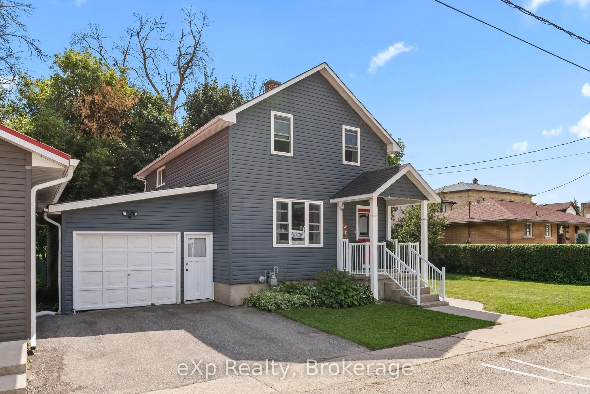 140 KING Street E
