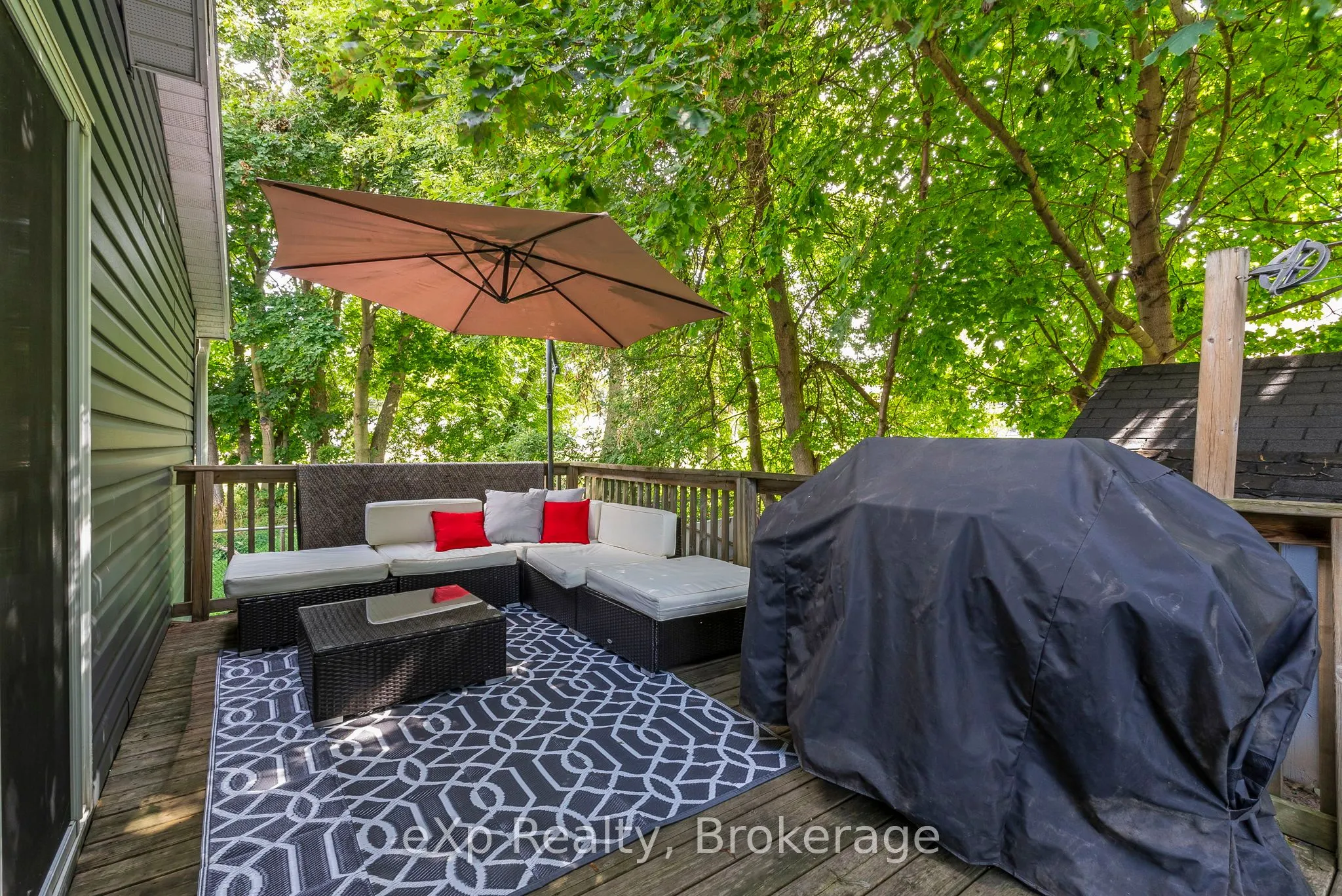 140 KING Street E