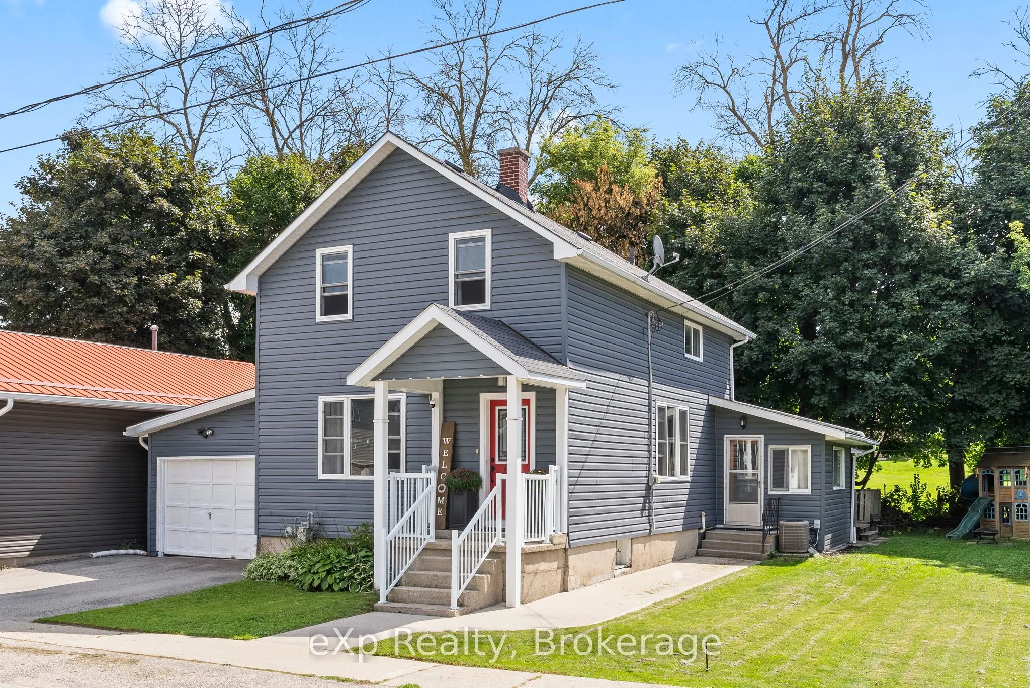 140 KING Street E