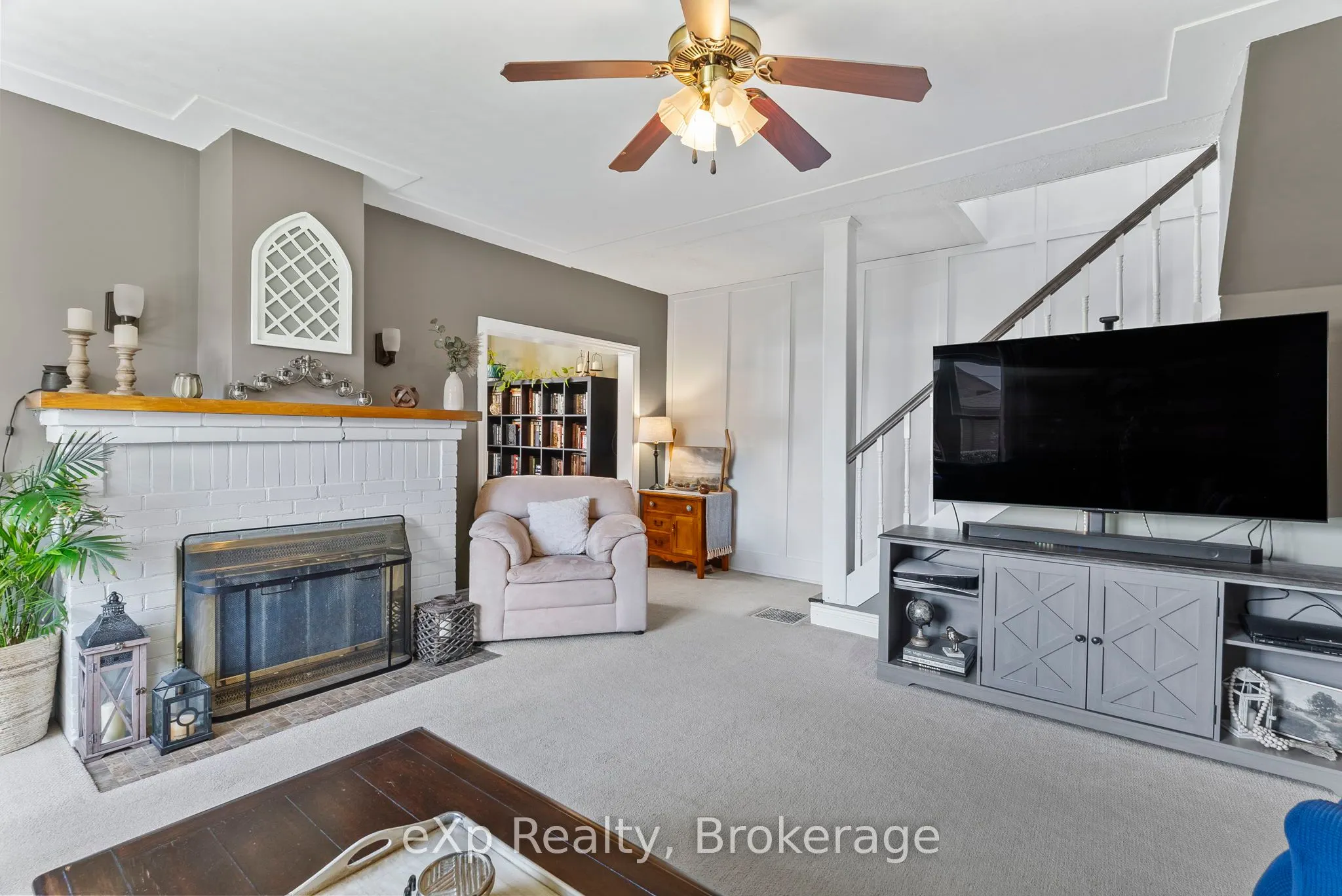 140 KING Street E