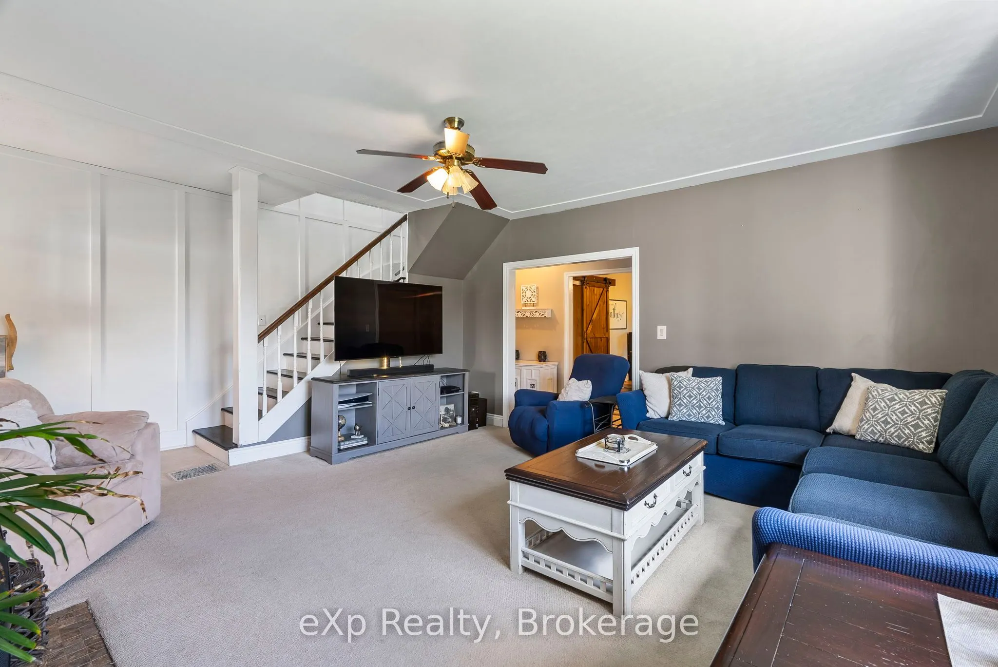 140 KING Street E