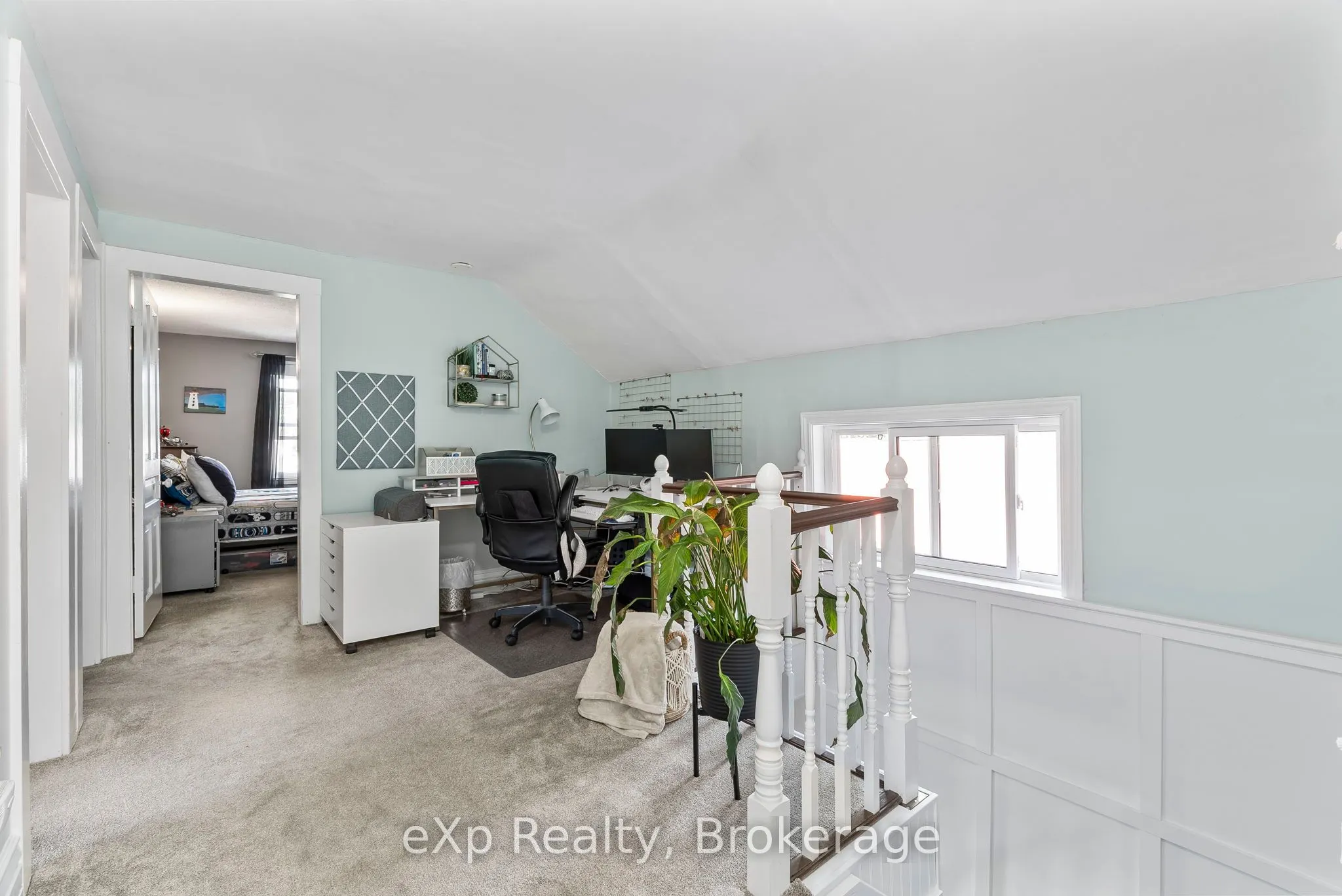 140 KING Street E