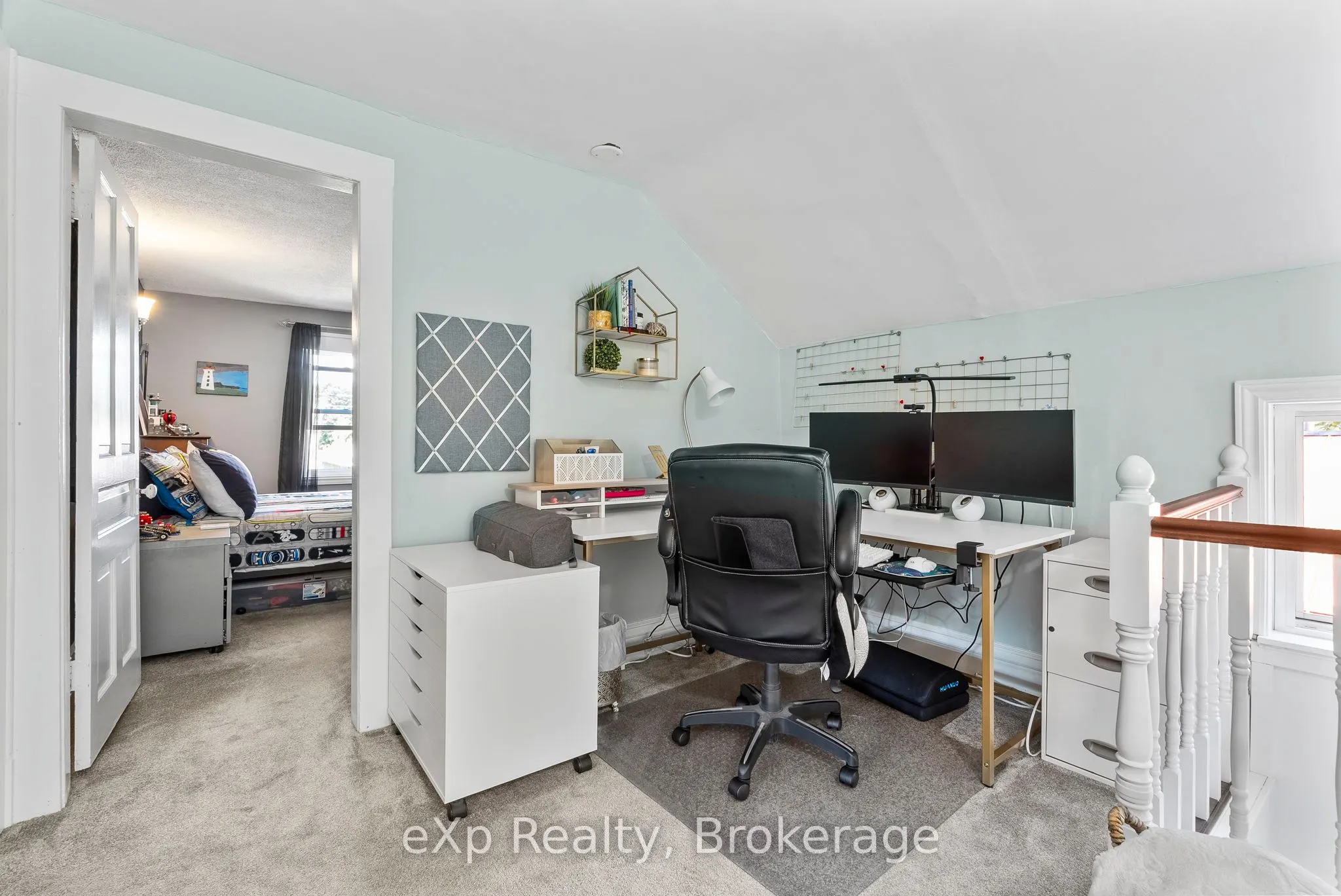 140 KING Street E