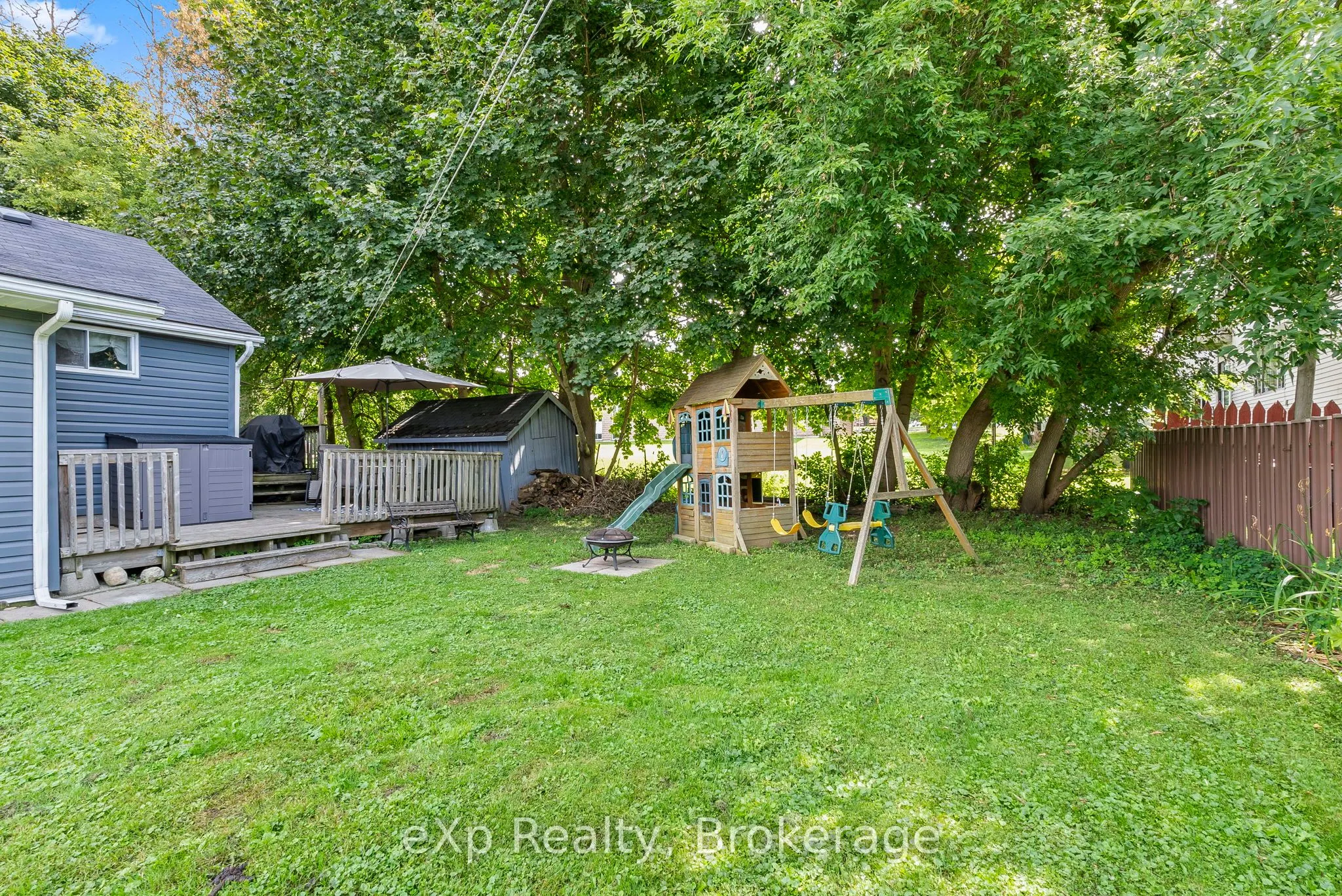 140 KING Street E