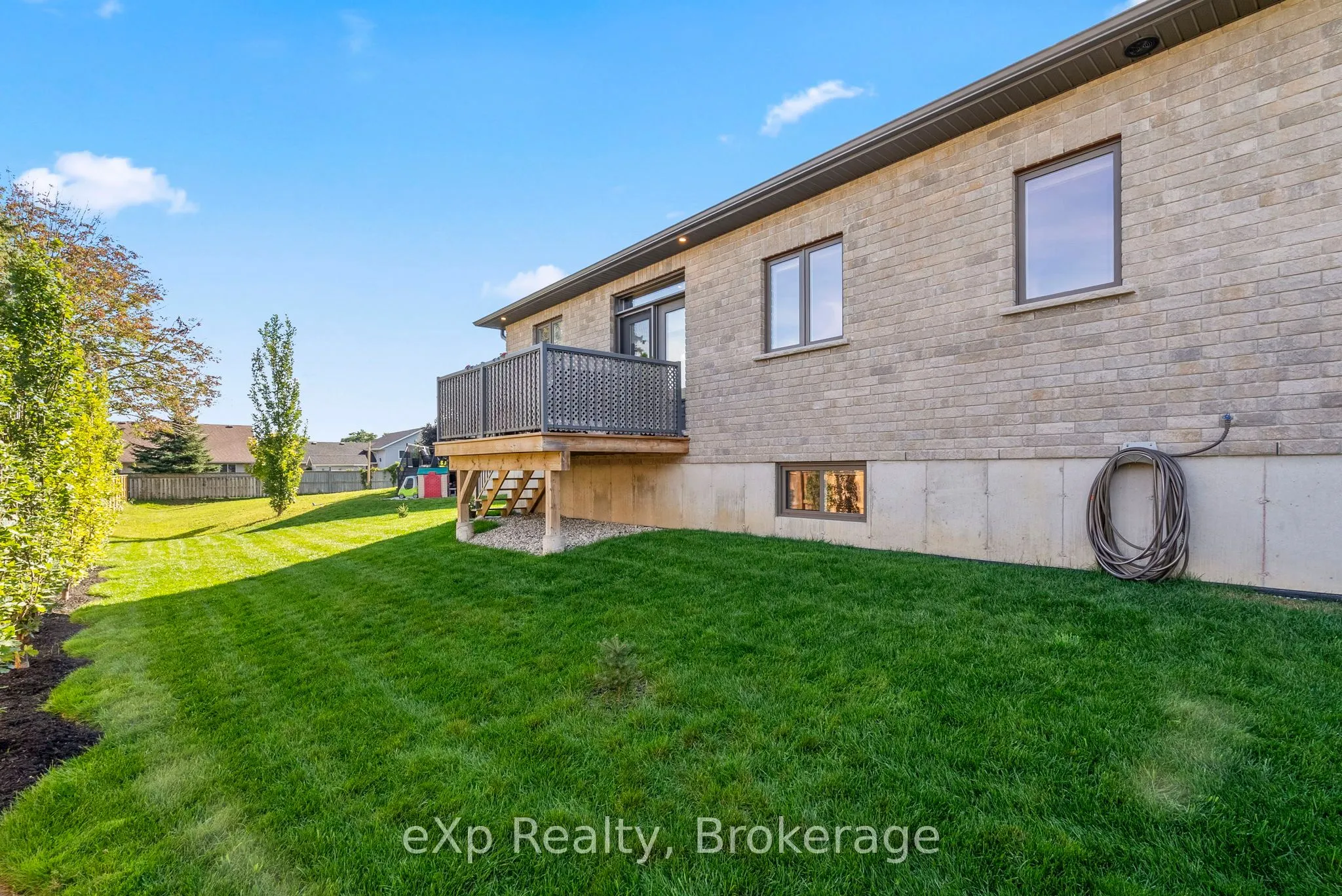 127 DOUG'S Crescent